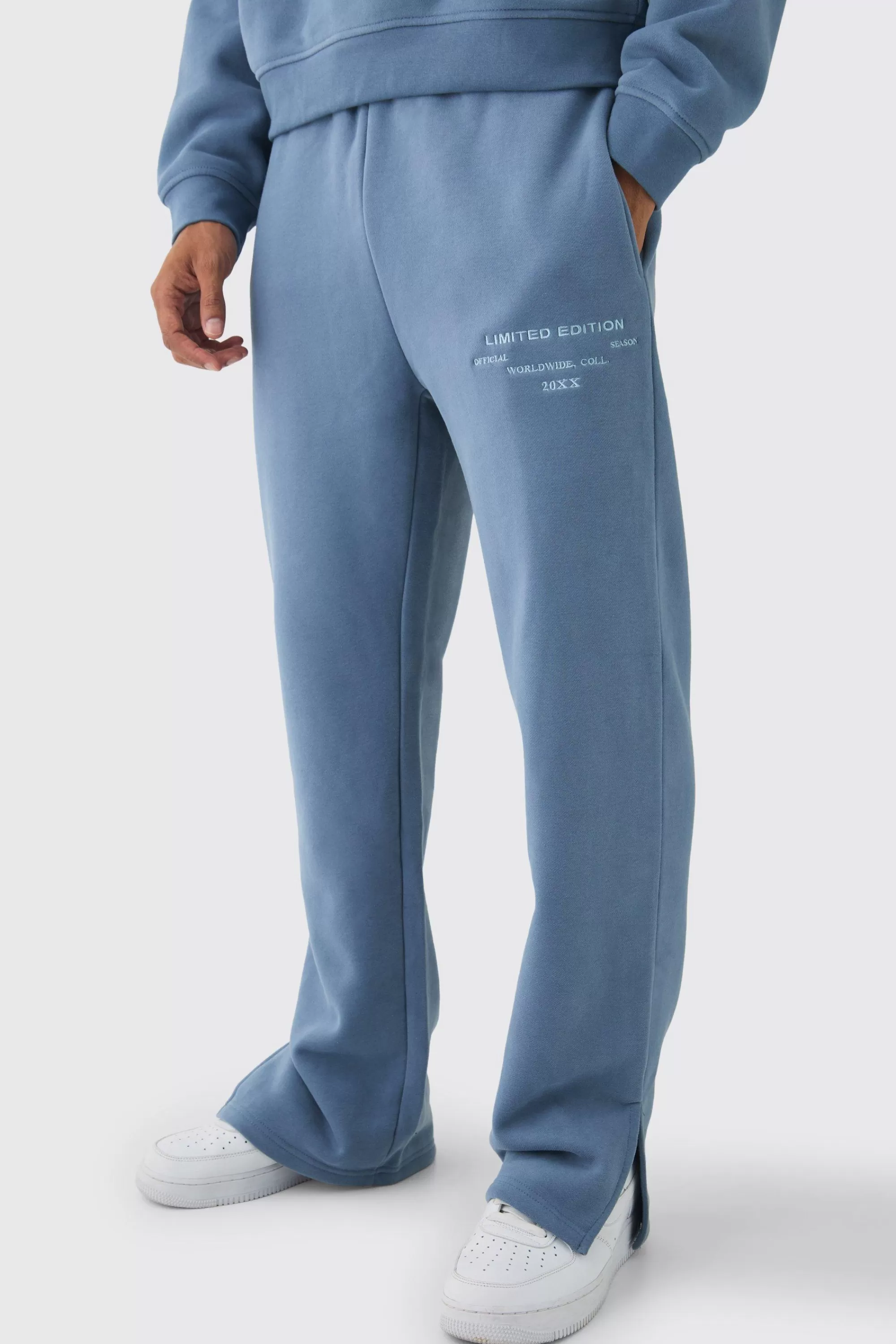 boohooMAN 330GSM Regular Fit Split Hem Jogger With Woven Badge | UK