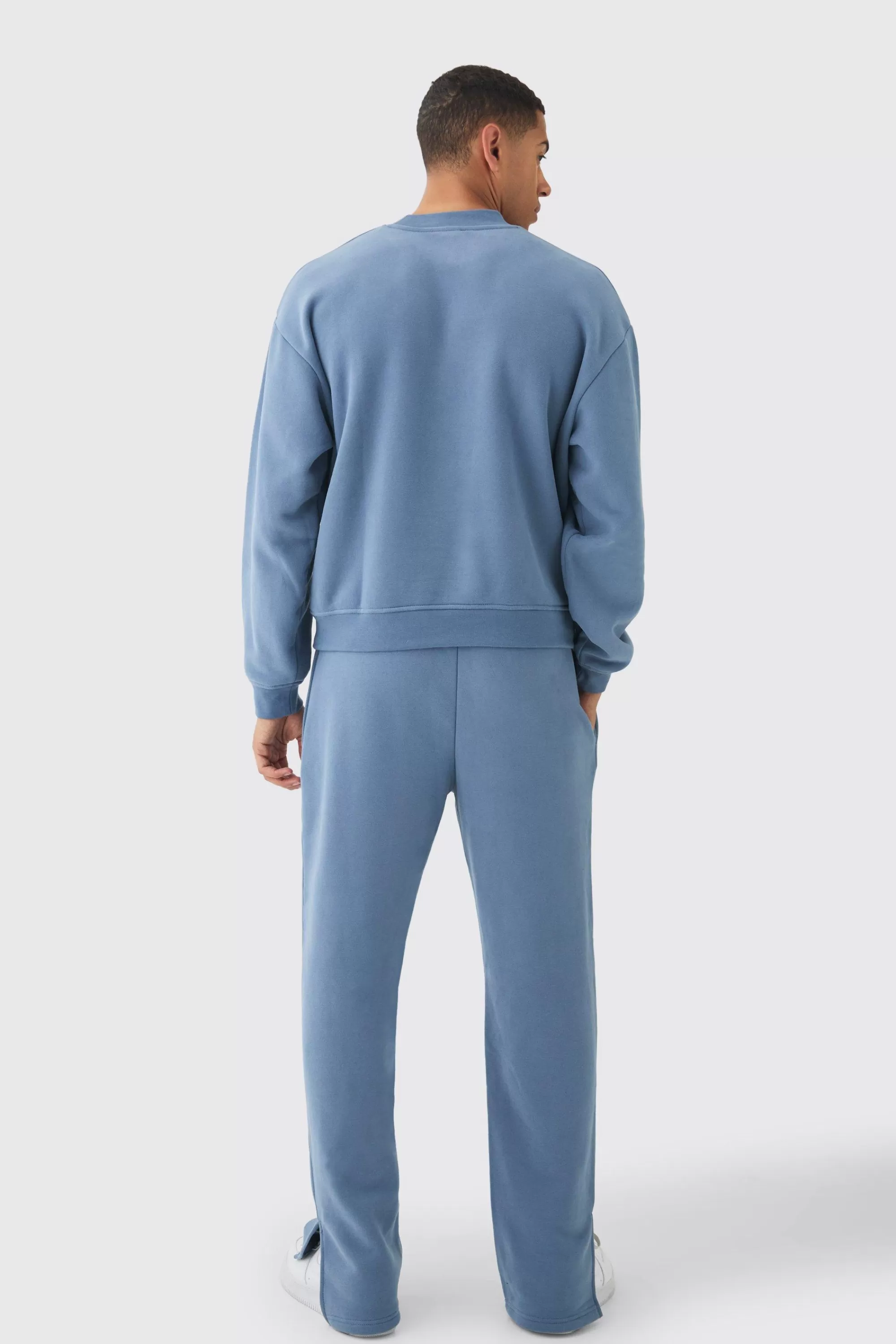 boohooMAN 330GSM Regular Fit Split Hem Jogger With Woven Badge | UK