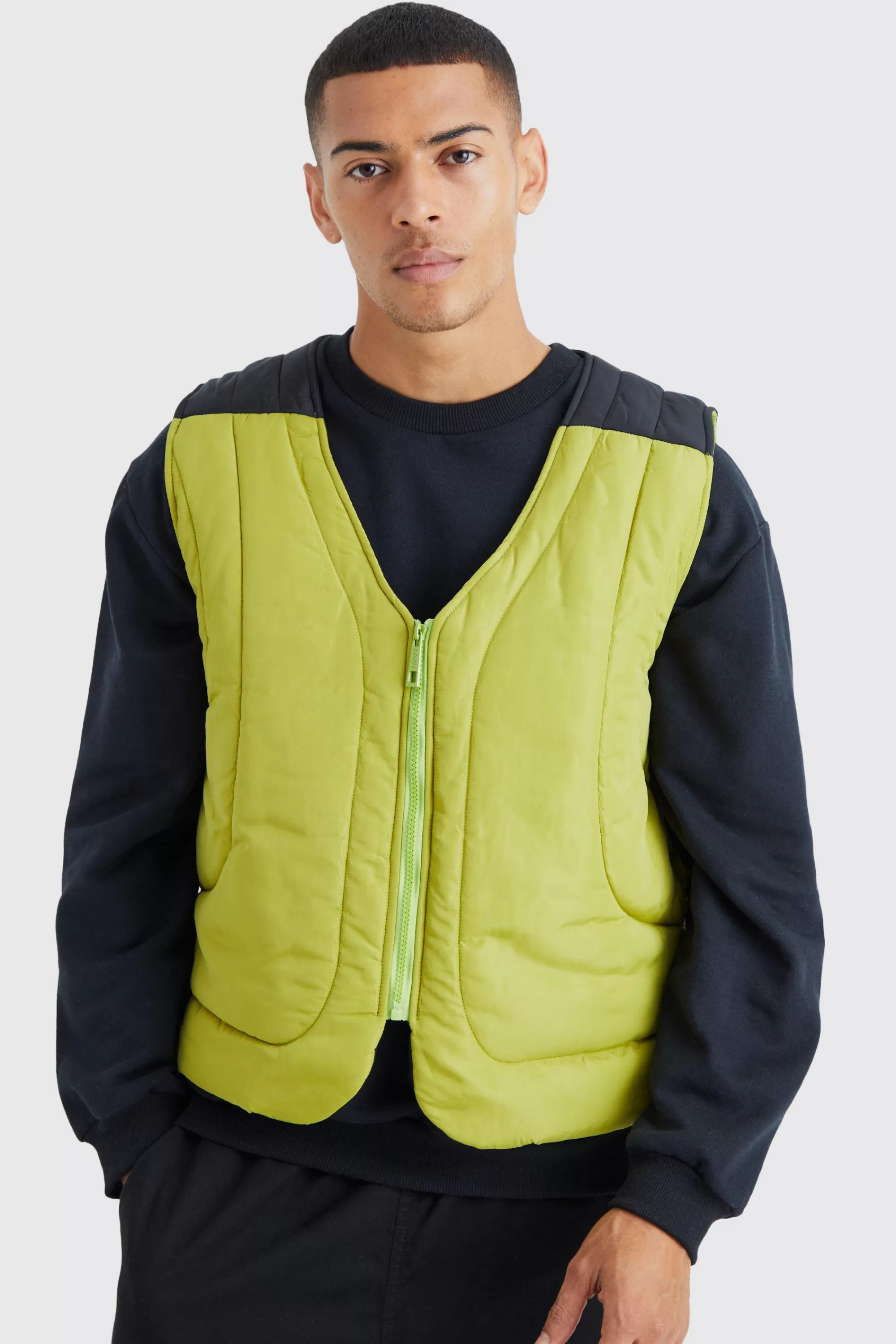 boohooMAN Boxy Curved Quilted Gilet | UK