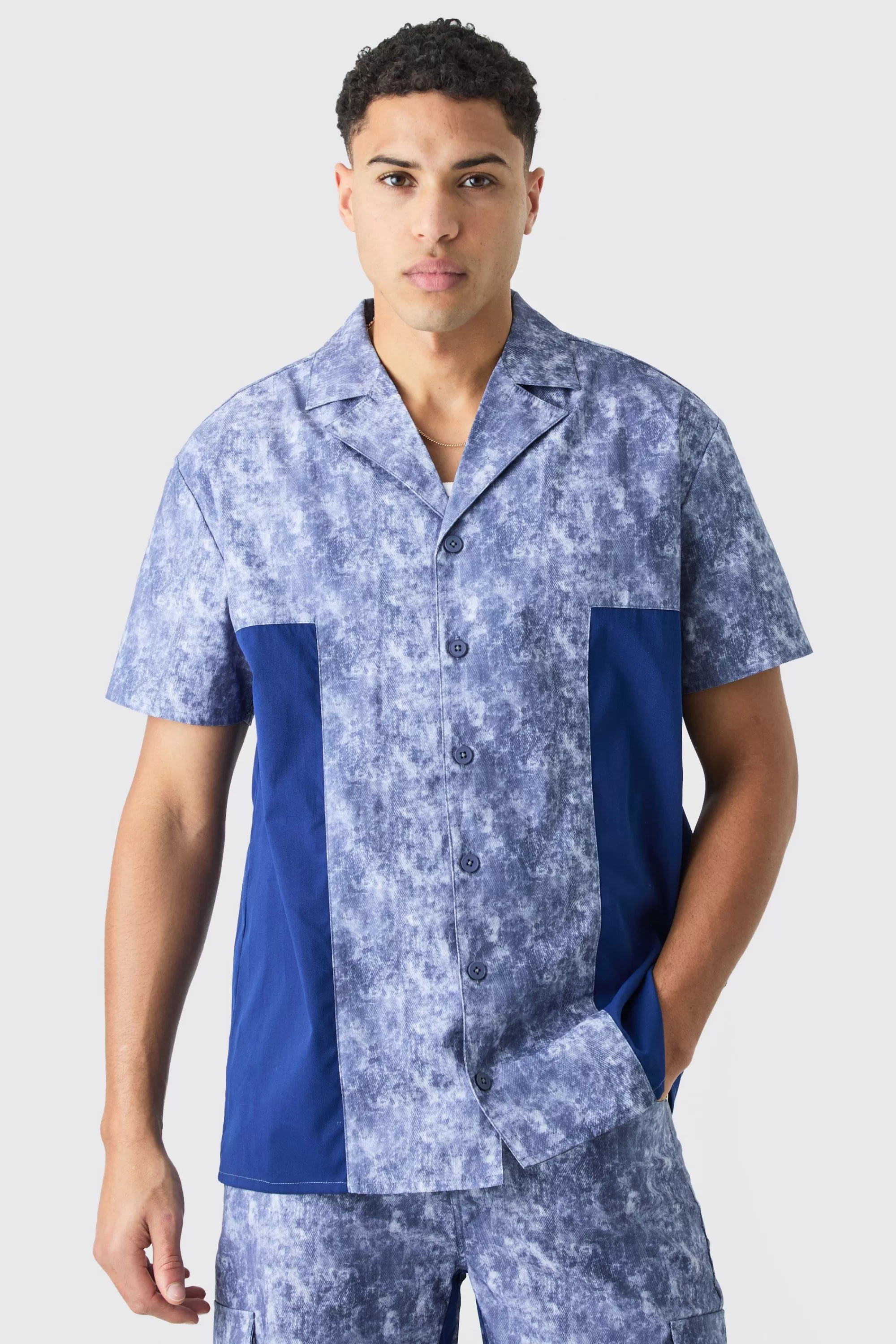 boohooMAN Camo Twill Short Sleeve Gusset Detail Shirt | UK