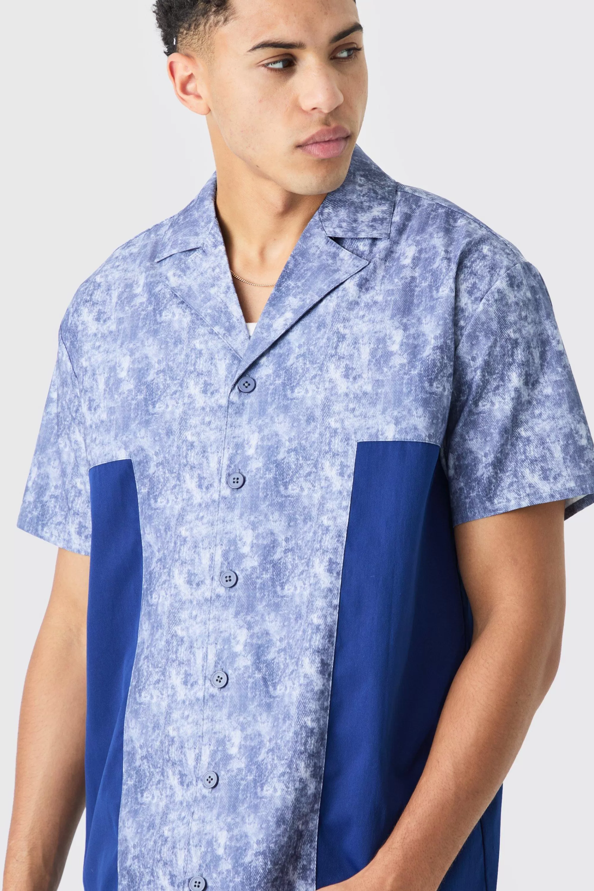 boohooMAN Camo Twill Short Sleeve Gusset Detail Shirt Set | UK