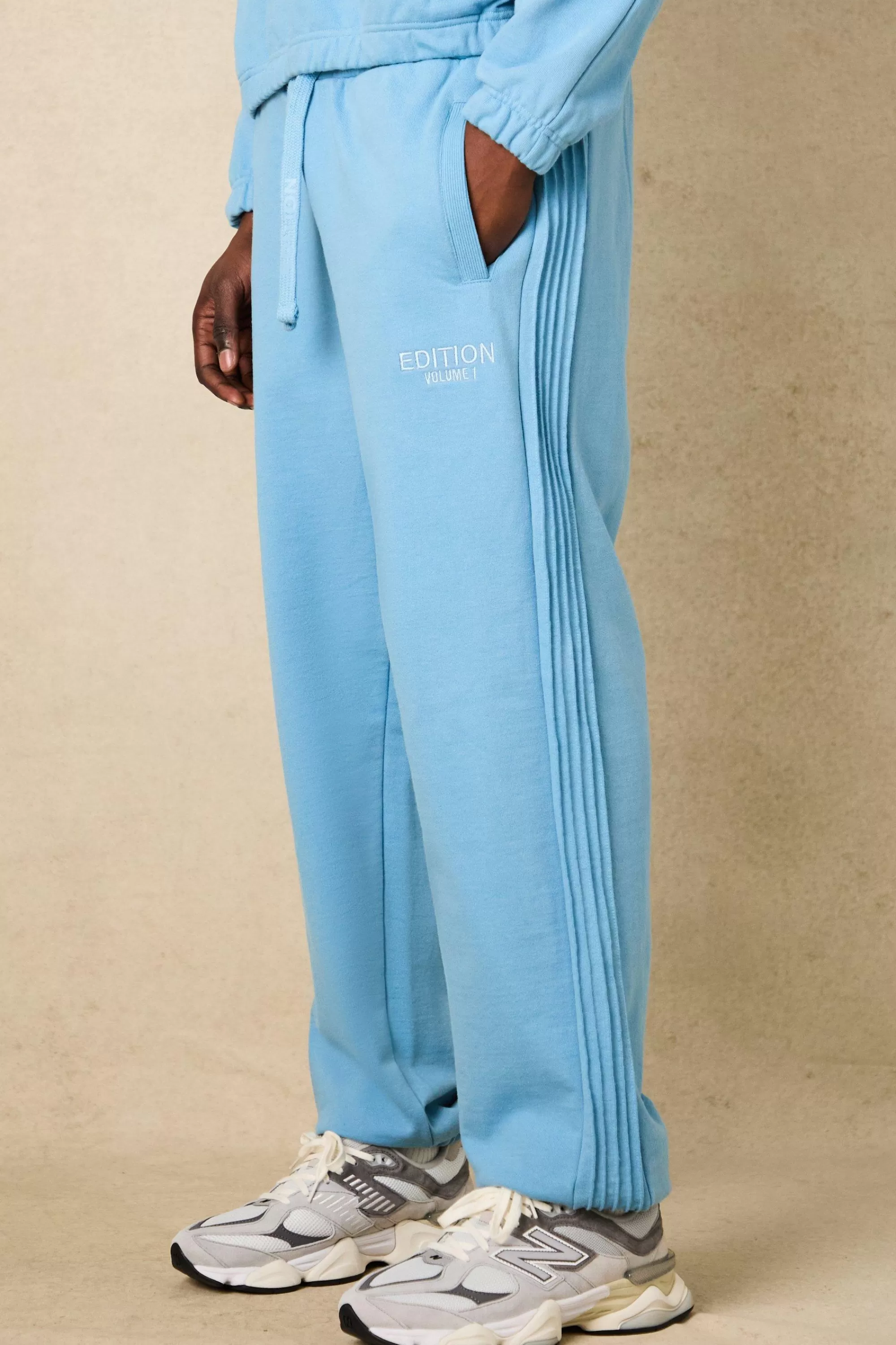 boohooMAN EDITION Oversized Pintuck Detail Heavyweight Jogger | UK