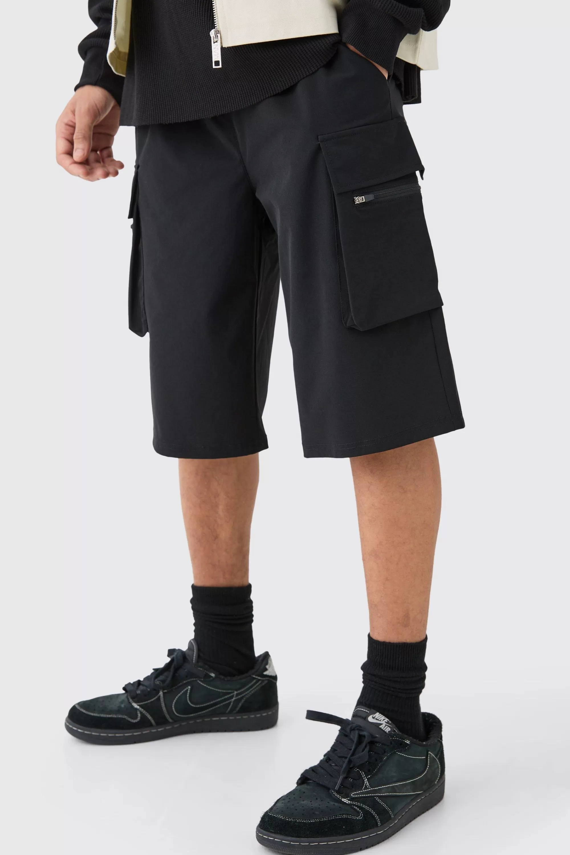 boohooMAN Elasticated Relaxed Lightweight Stretch Cargo Short | UK