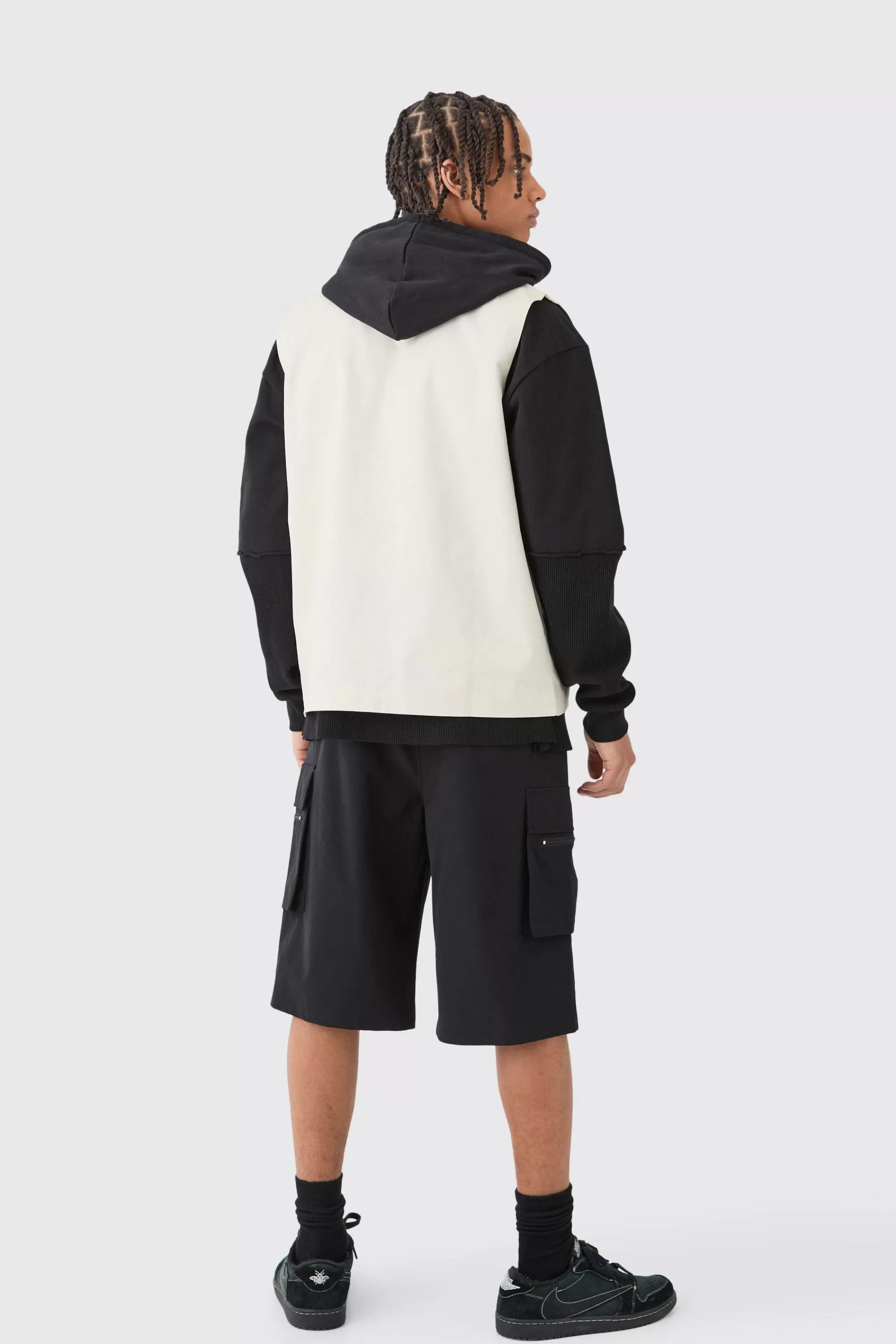 boohooMAN Elasticated Relaxed Lightweight Stretch Cargo Short | UK