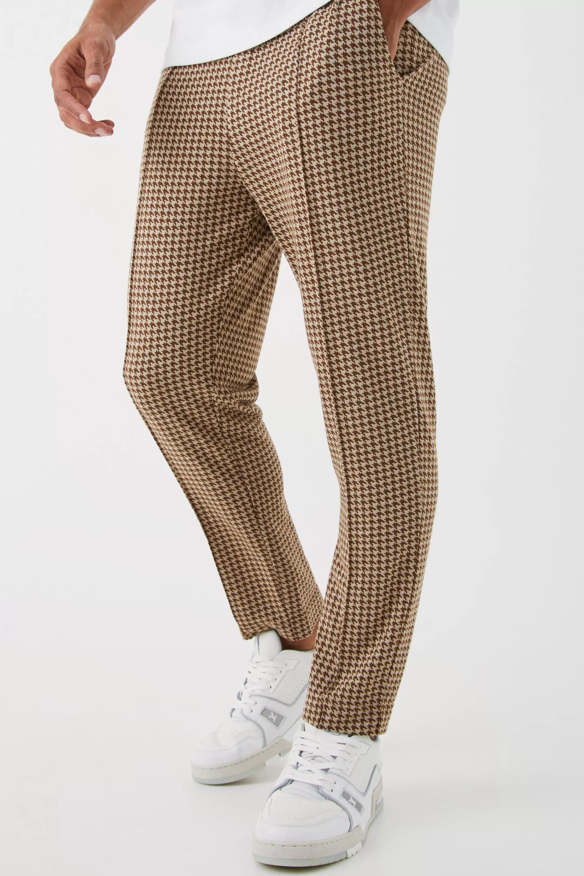 boohooMAN Elasticated Tapered Pintuck Dogstooth Trousers | UK