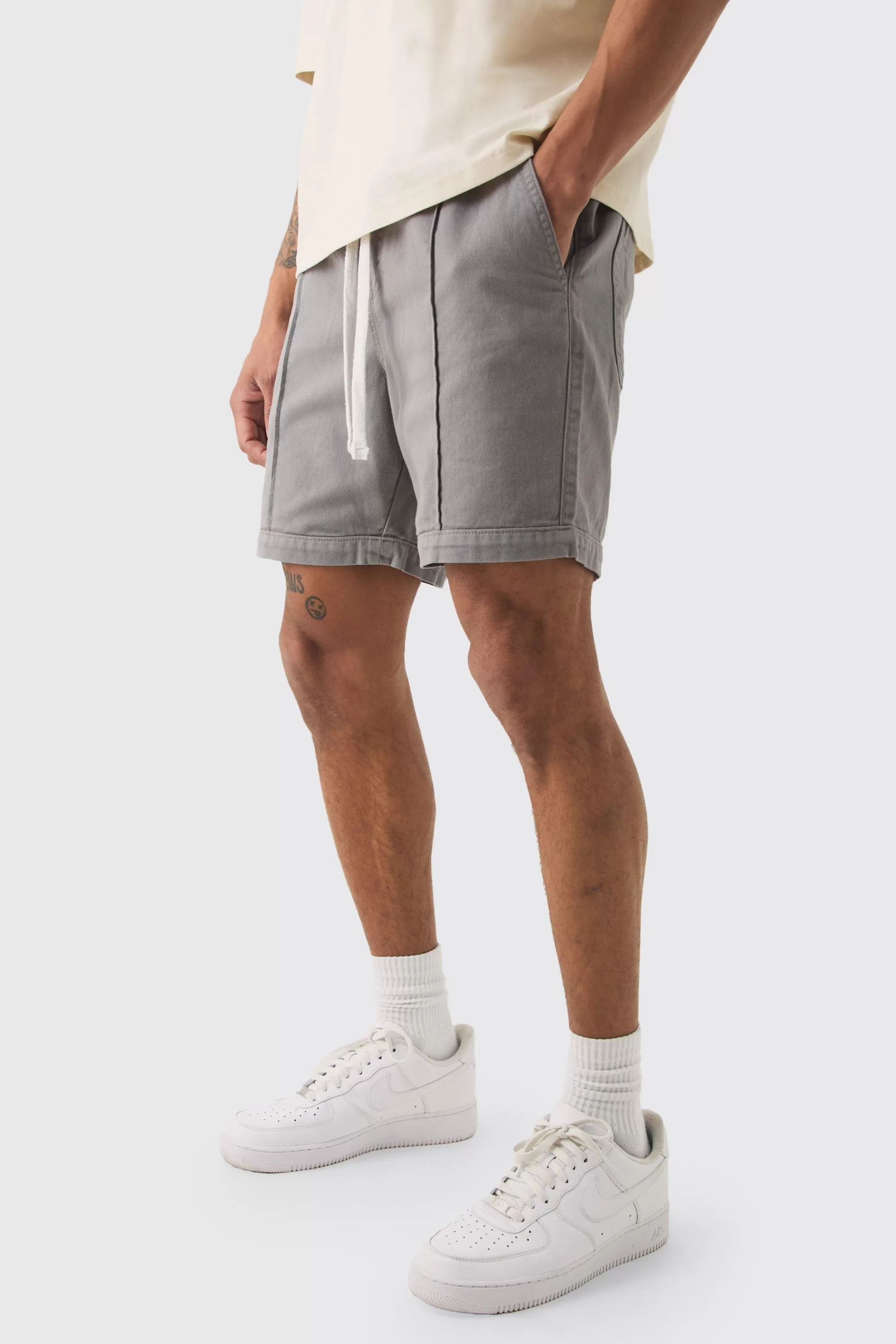 boohooMAN Elasticated Waist Contrast Drawcord Relaxed Pintuck Shorts | UK