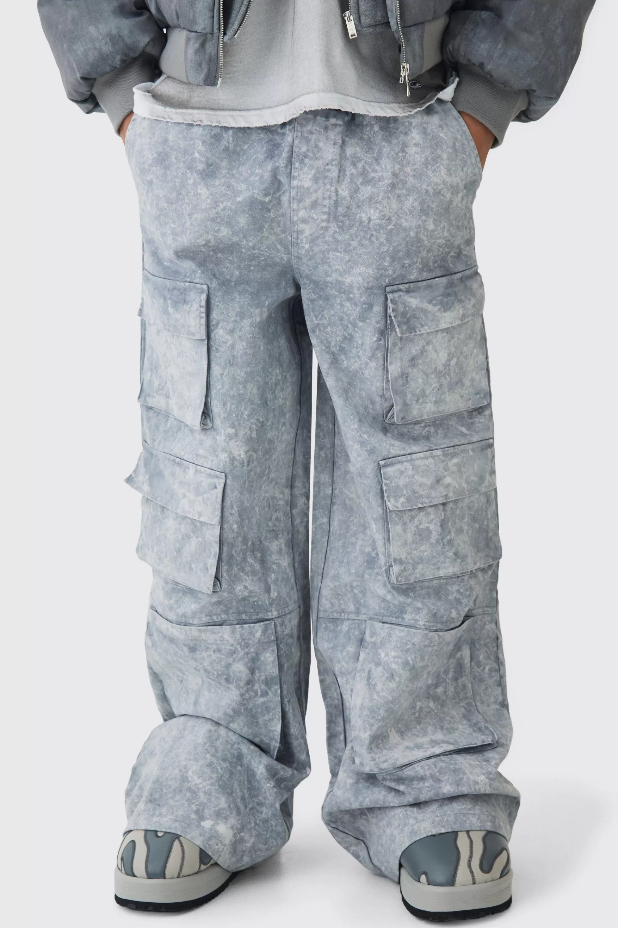 boohooMAN Elasticated Waist Super Baggy Heavyweight Washed Multi Cargo Trousers | UK