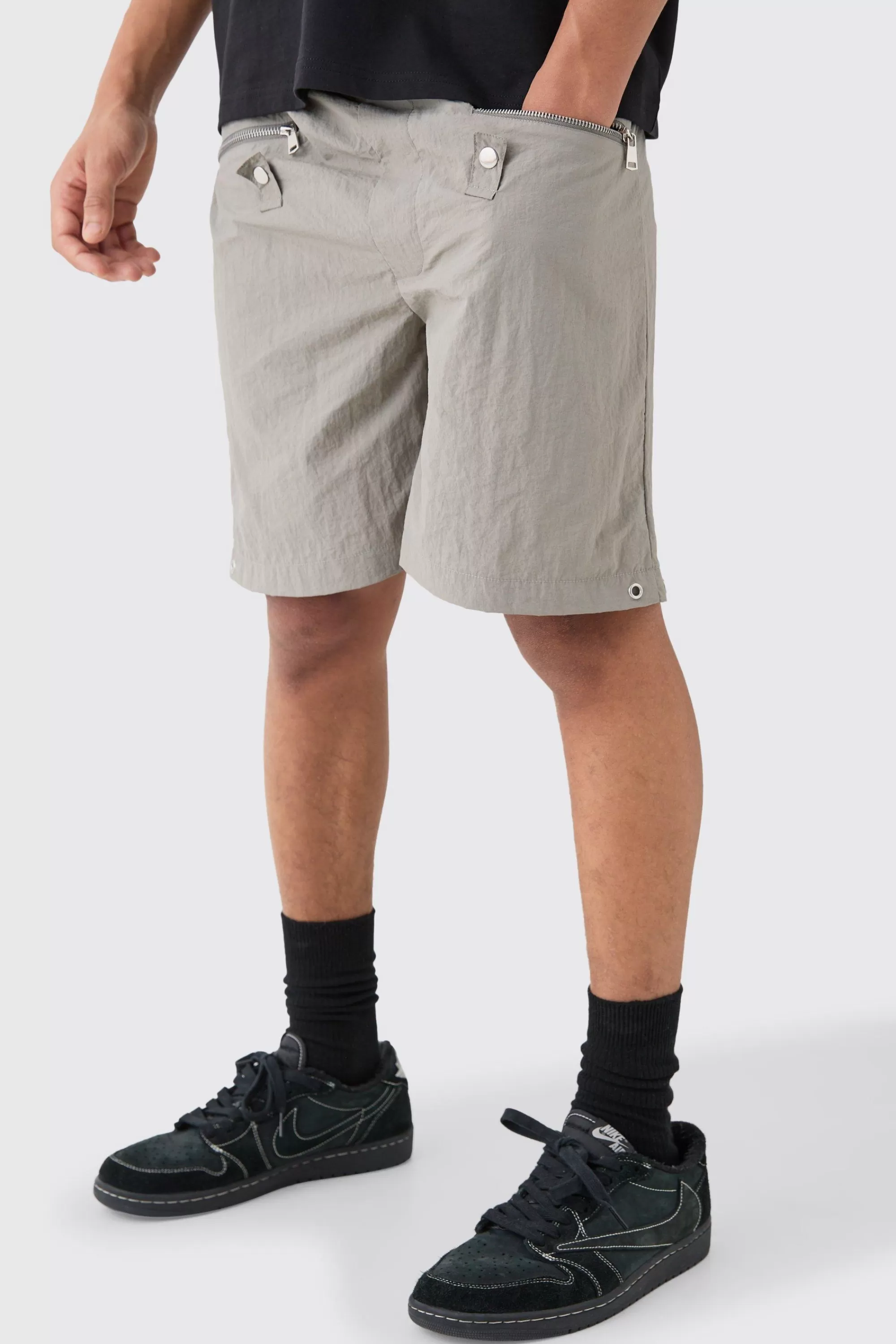boohooMAN Elasticated Waist Zip Detail Relaxed Shell Short | UK