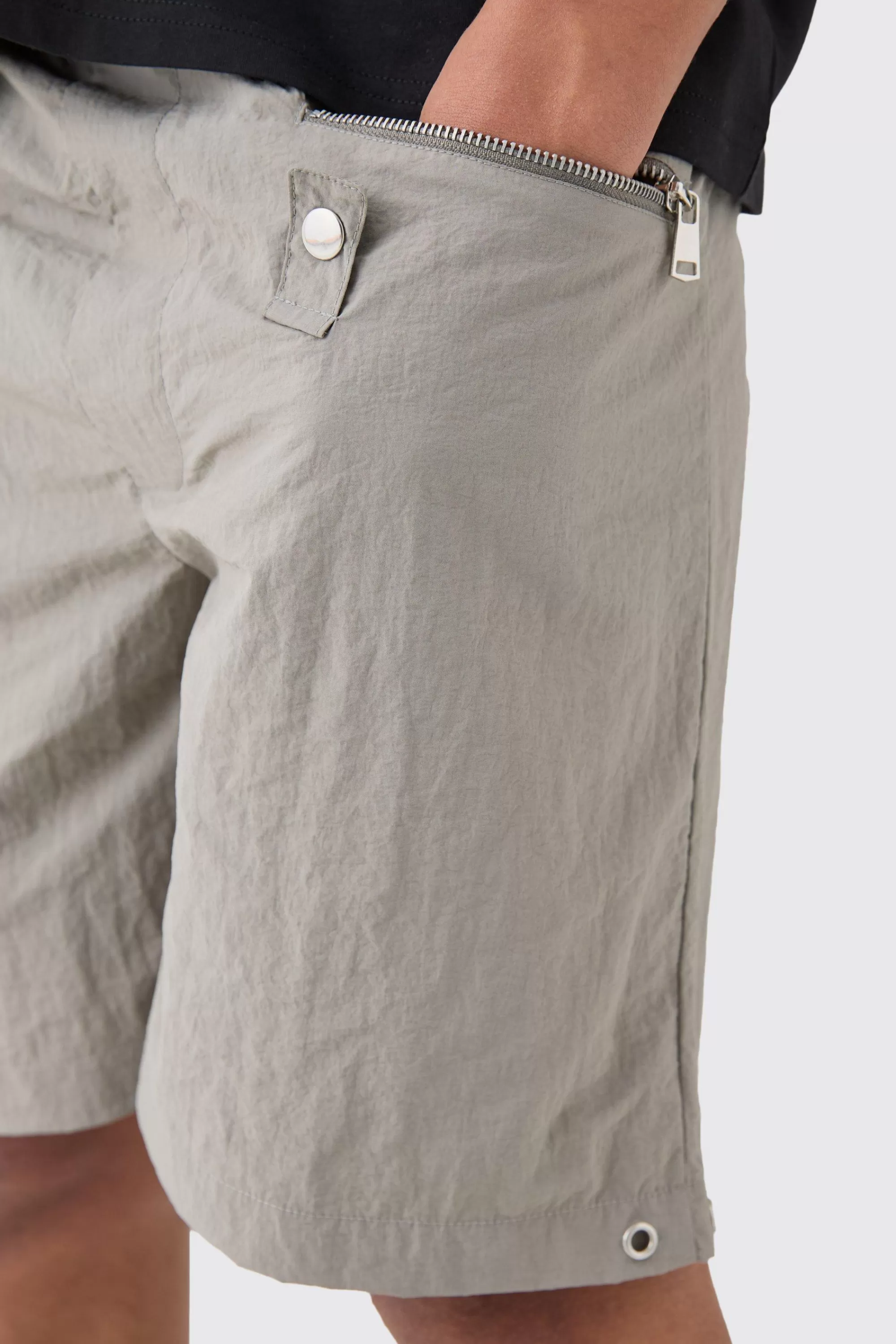 boohooMAN Elasticated Waist Zip Detail Relaxed Shell Short | UK