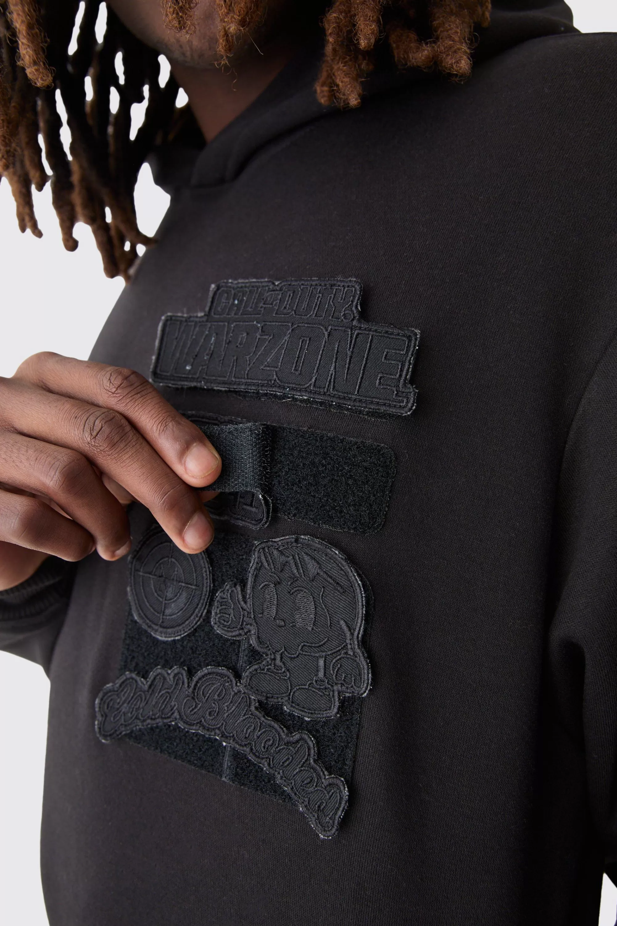 boohooMAN Oversized Boxy Call Of Duty Warzone Badge License Hoodie | UK
