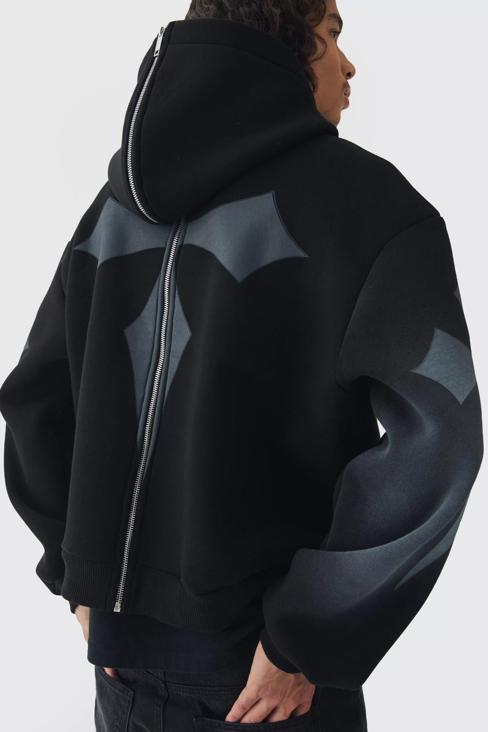 boohooMAN Oversized Boxy Offcl Gothic Skull Zip Through Print Hoodie | UK