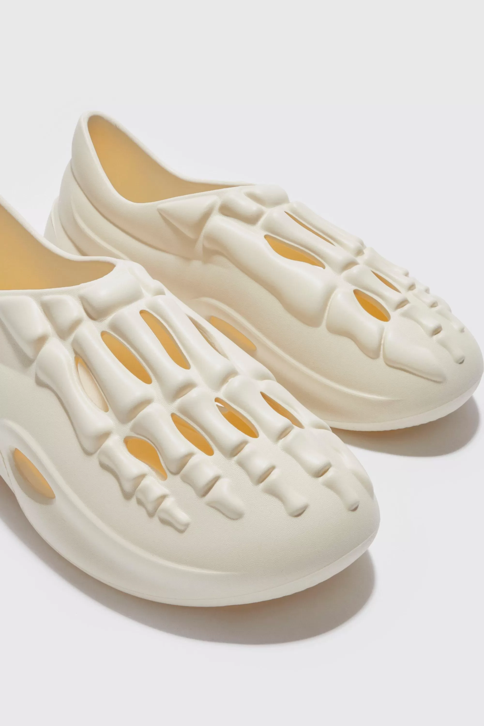 boohooMAN Perforated Moulded Runner | UK