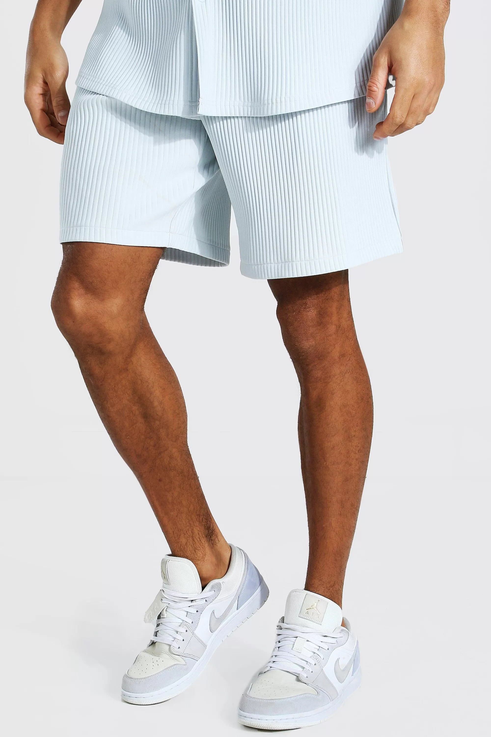 boohooMAN Pleated Loose Mid Length Shorts | UK