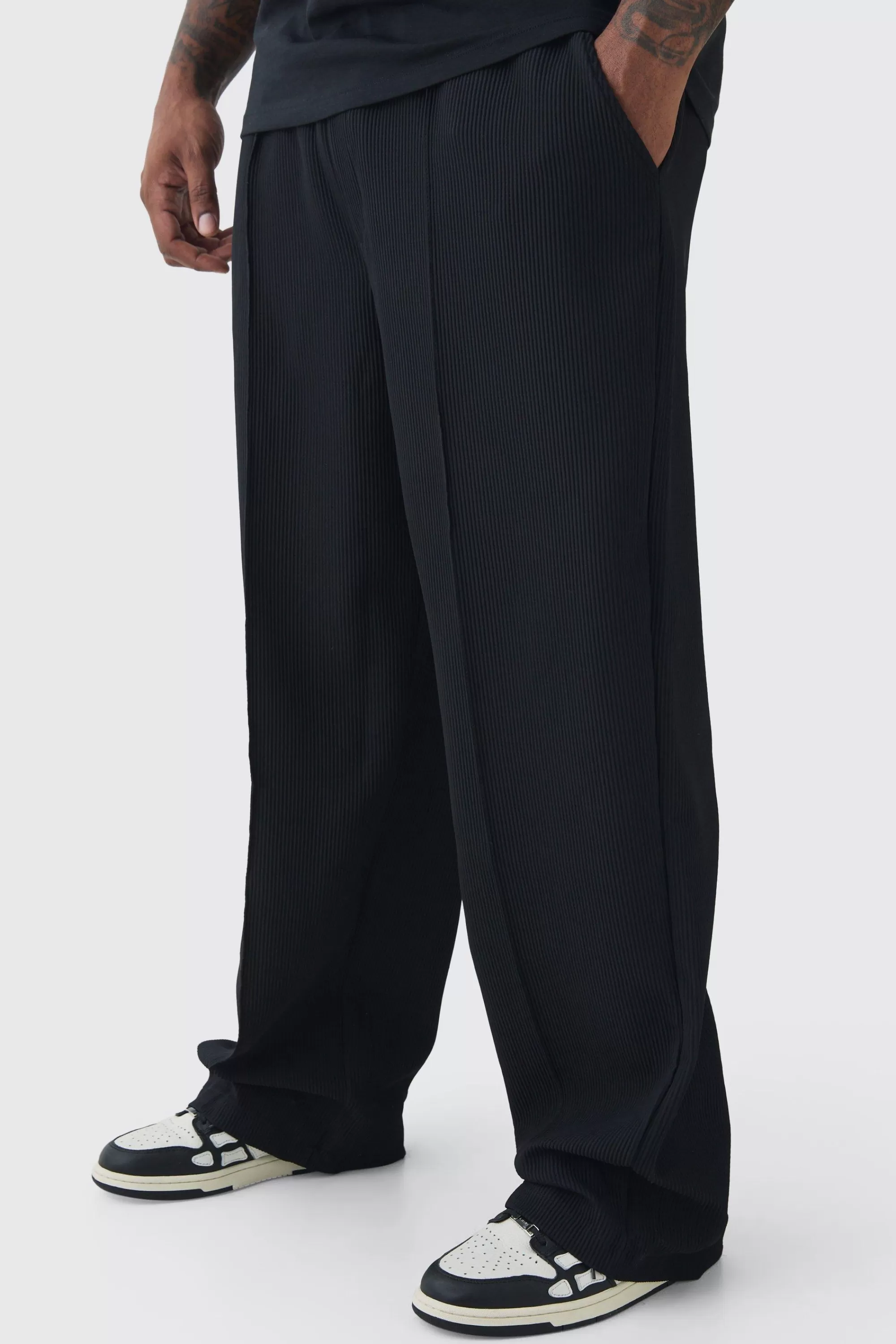 boohooMAN Plus Elastic Waist Relaxed Fit Pleated Trouser | UK