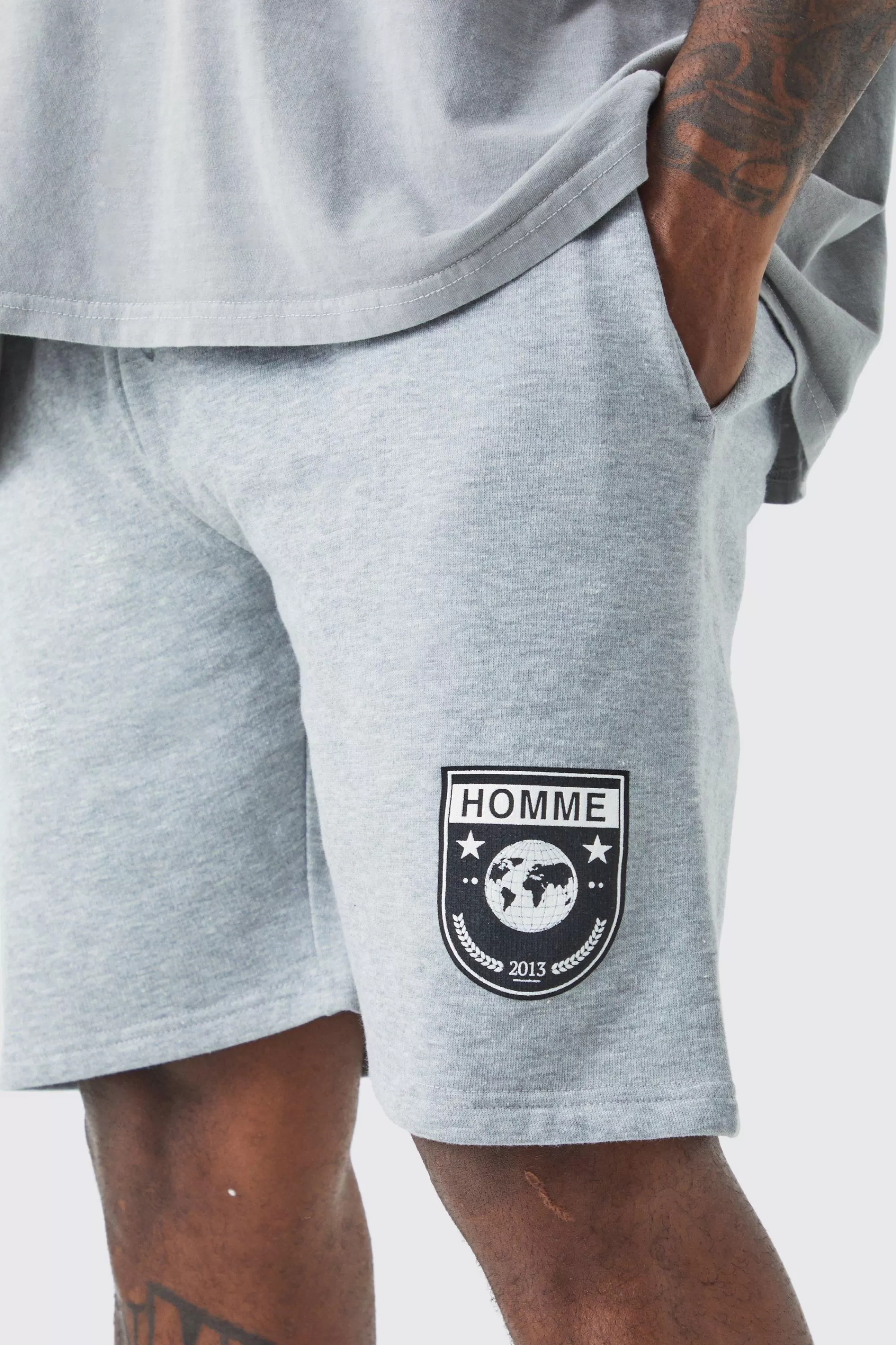 boohooMAN Plus Loose Fit Team Homme Short In | UK