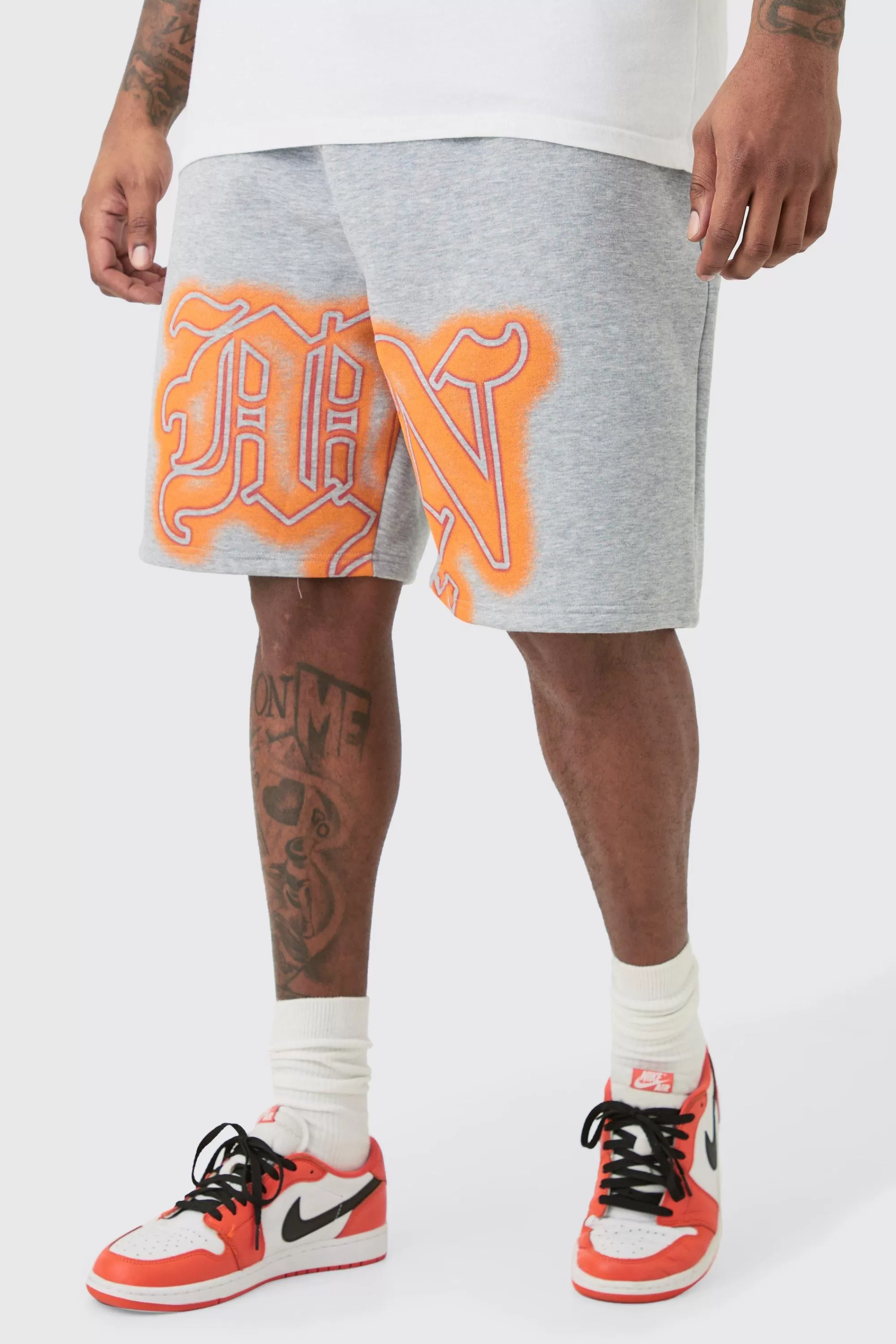 boohooMAN Plus Relaxed Gothic Man Graffiti Spray Short | UK