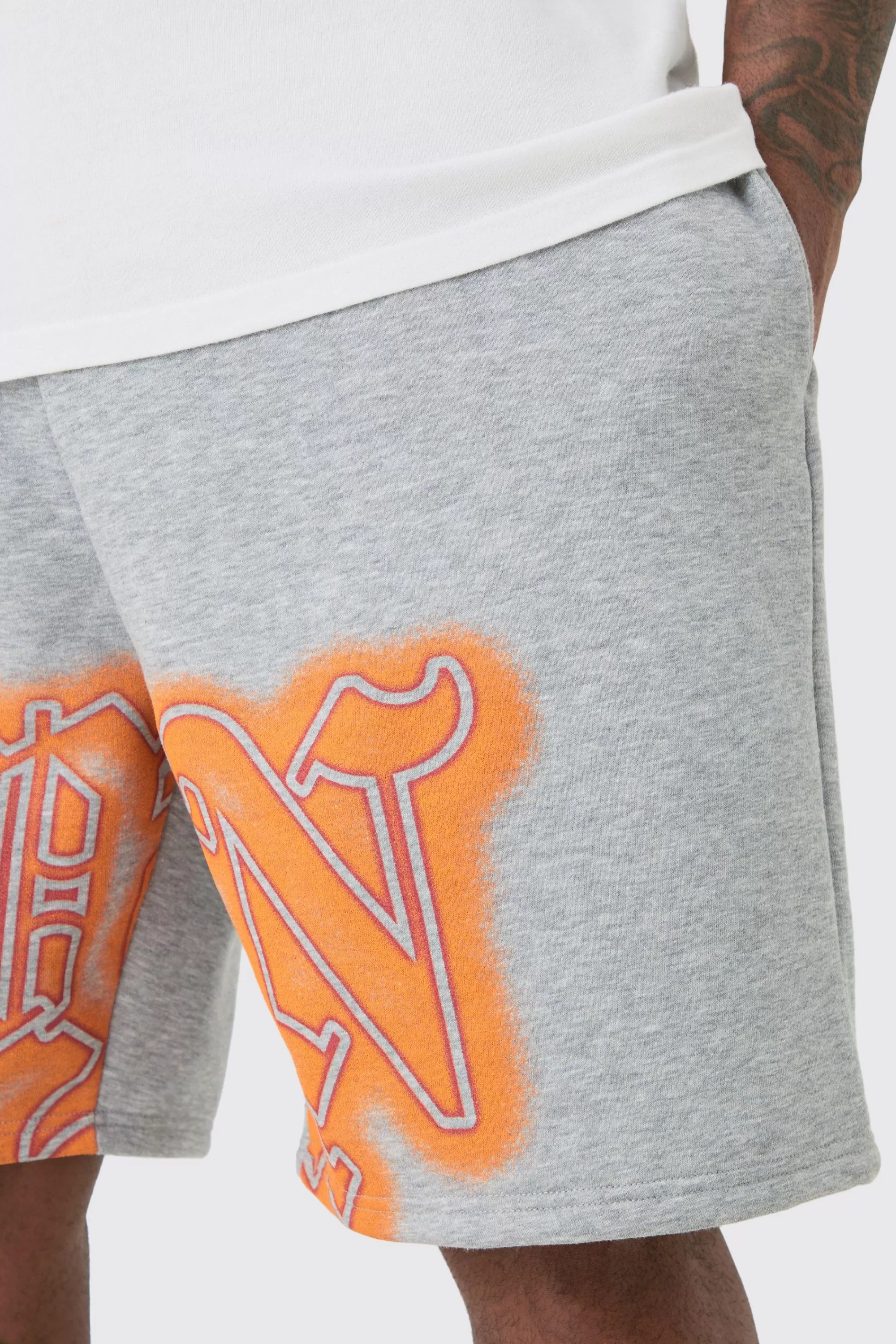 boohooMAN Plus Relaxed Gothic Man Graffiti Spray Short | UK