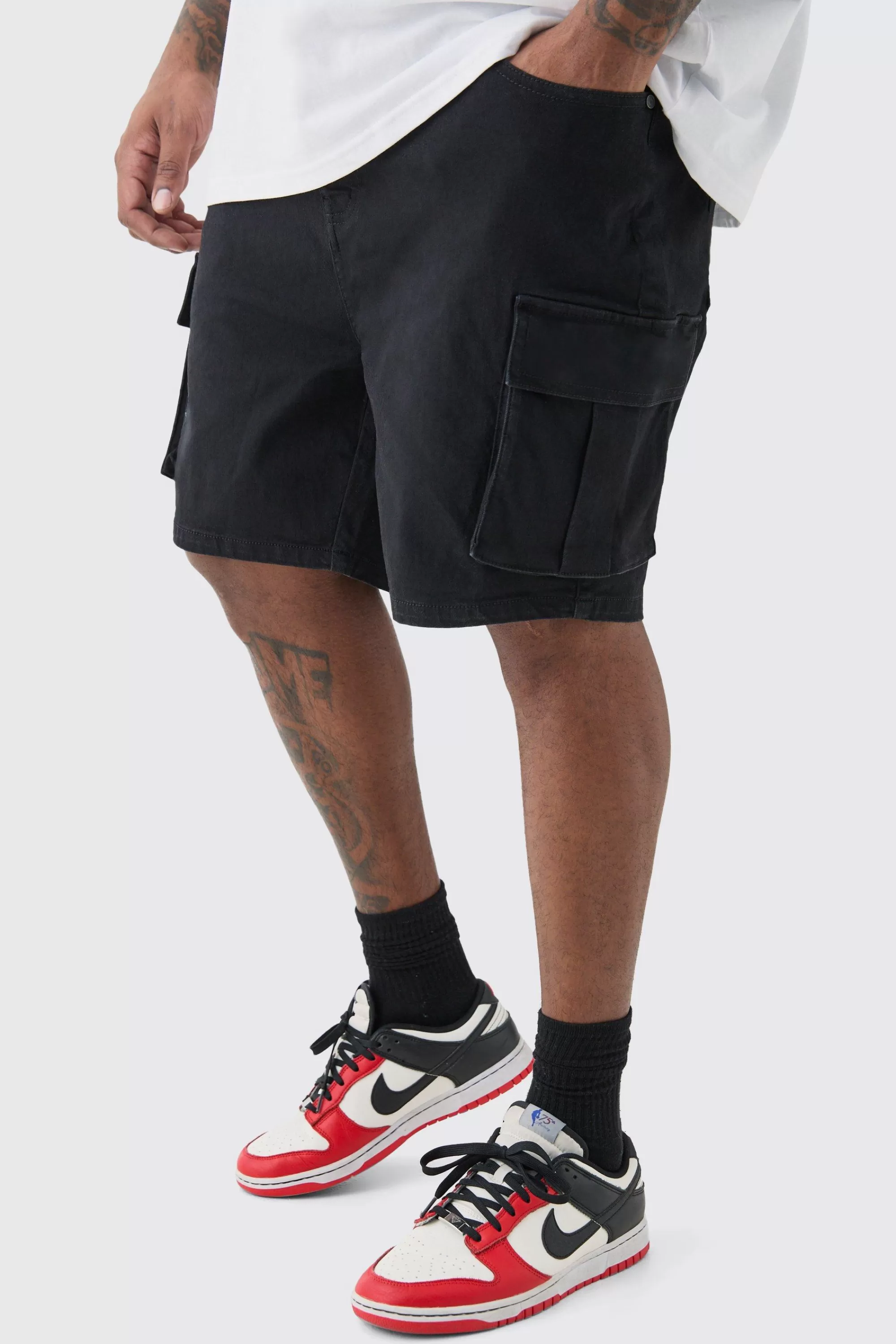 boohooMAN Plus Skinny Stretch Cargo Denim Shorts In Black | UK