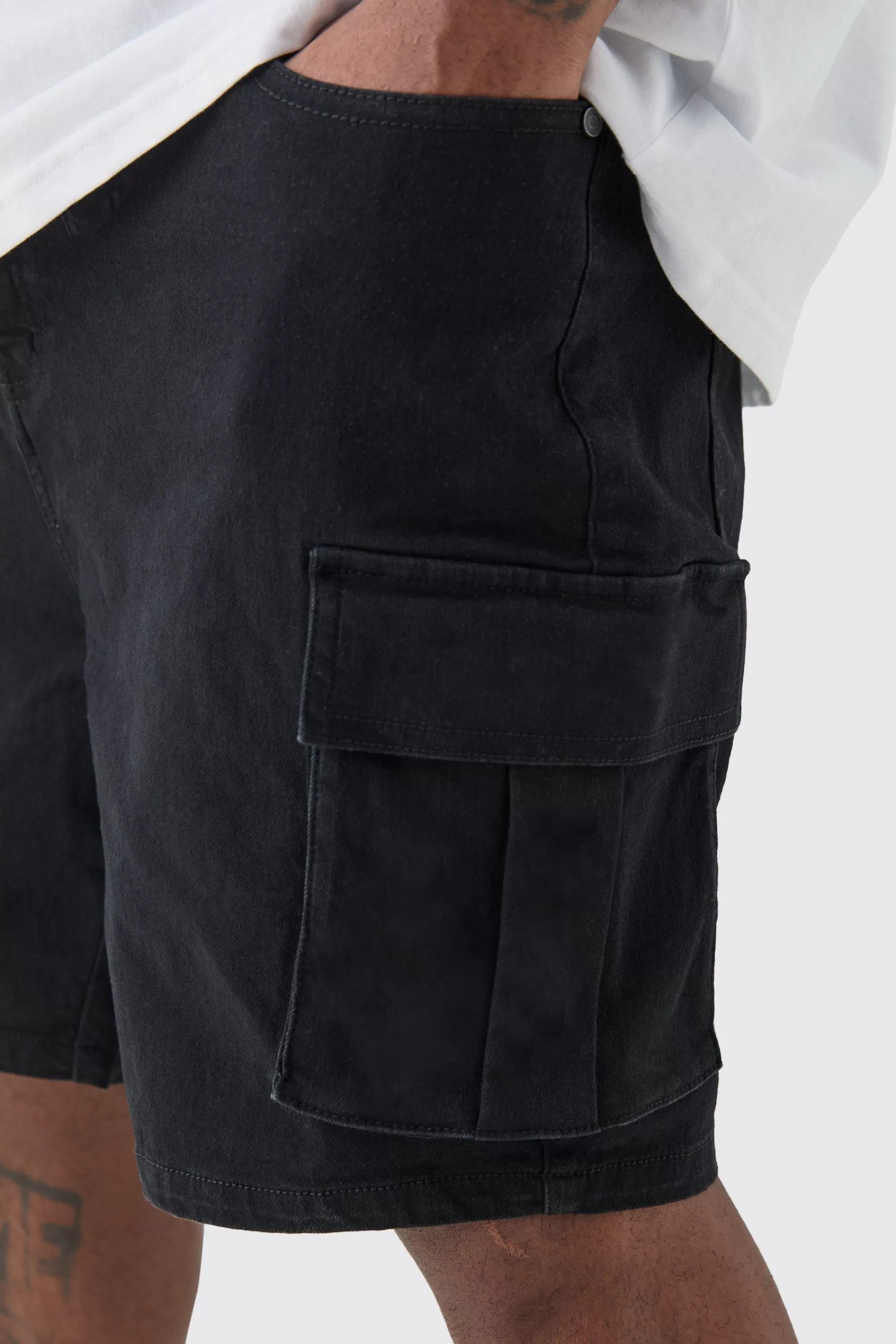 boohooMAN Plus Skinny Stretch Cargo Denim Shorts In Black | UK