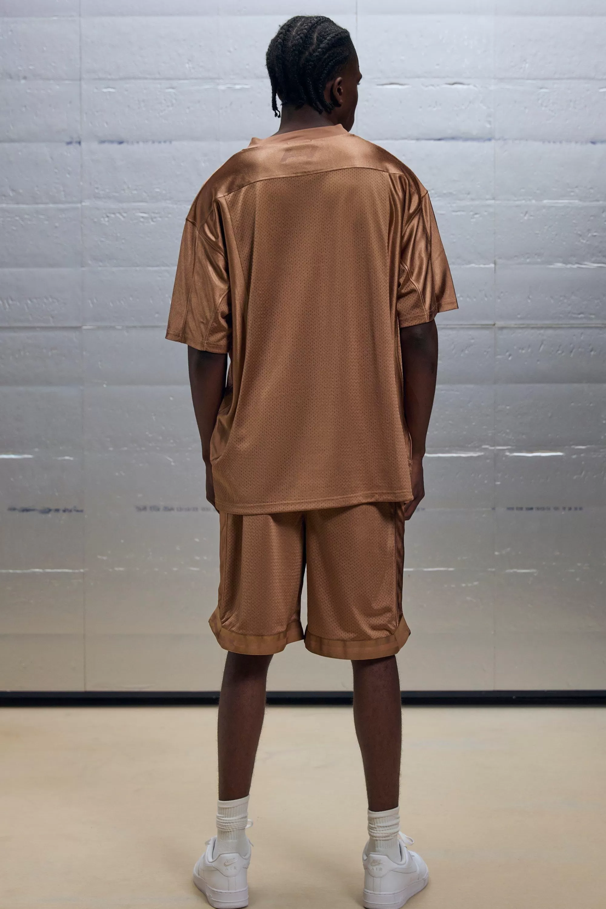 boohooMAN Regular Fit V Neck Mesh 01 T-shirt & Basketball Shorts Set | UK