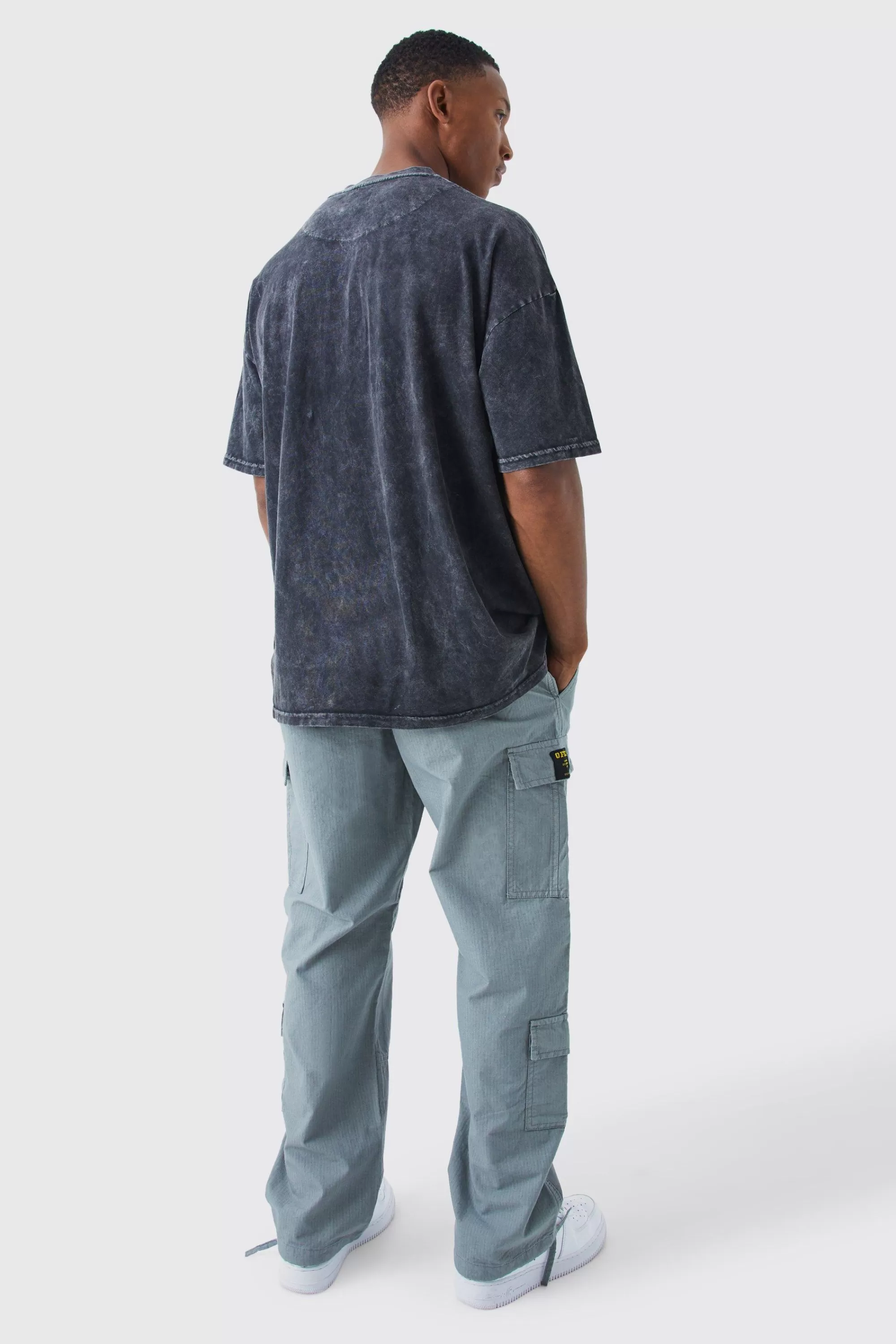 boohooMAN Relaxed Multi Cargo Ripstop Trouser With Woven Tab | UK