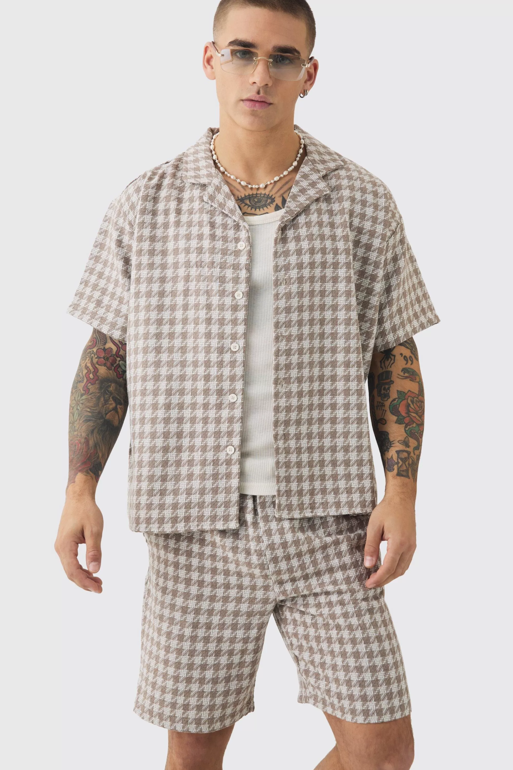 boohooMAN Short Sleeve Boxy Linen Look Houndstooth Shirt & Short | UK