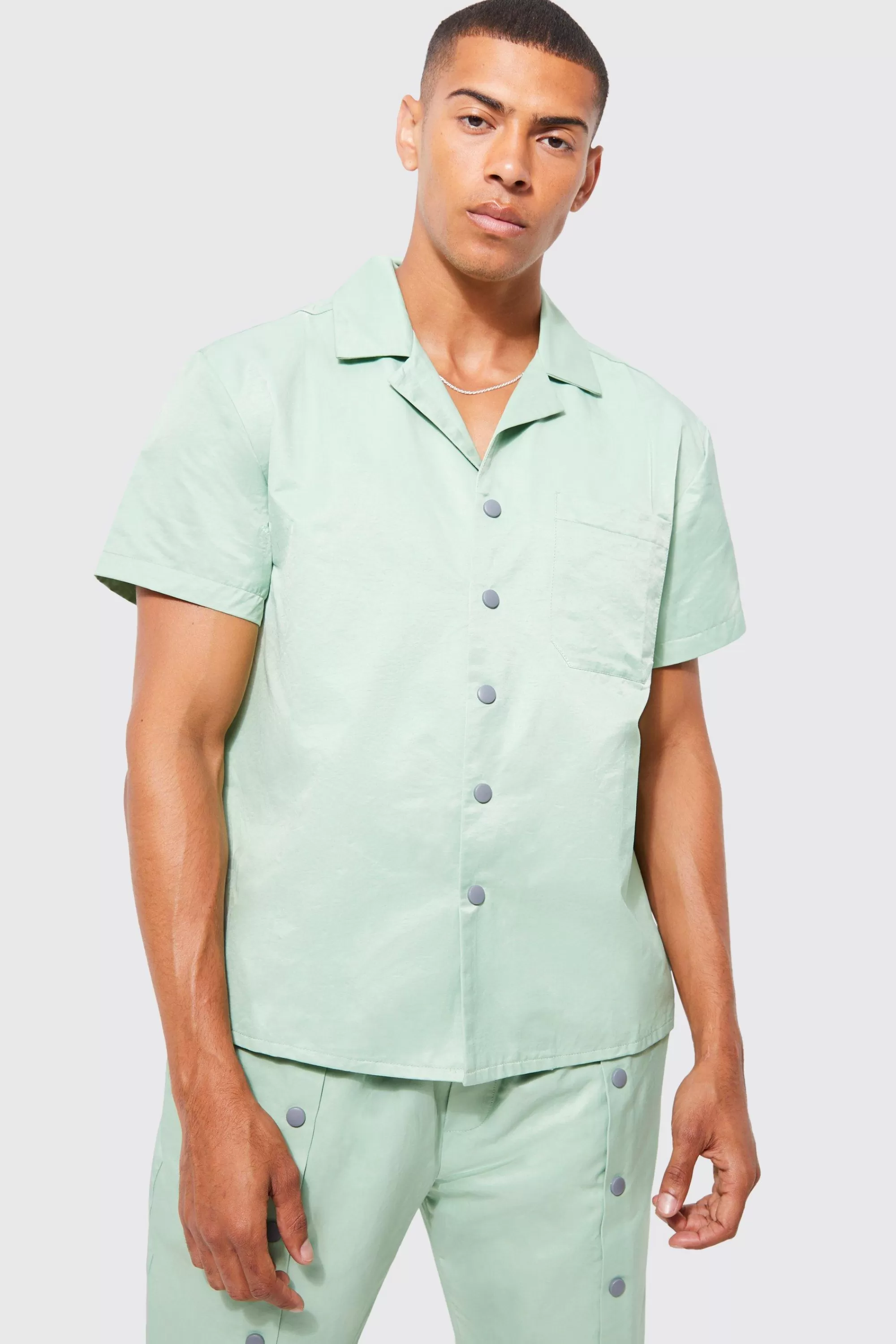 boohooMAN Short Sleeve Boxy Revere Popper Shirt | UK