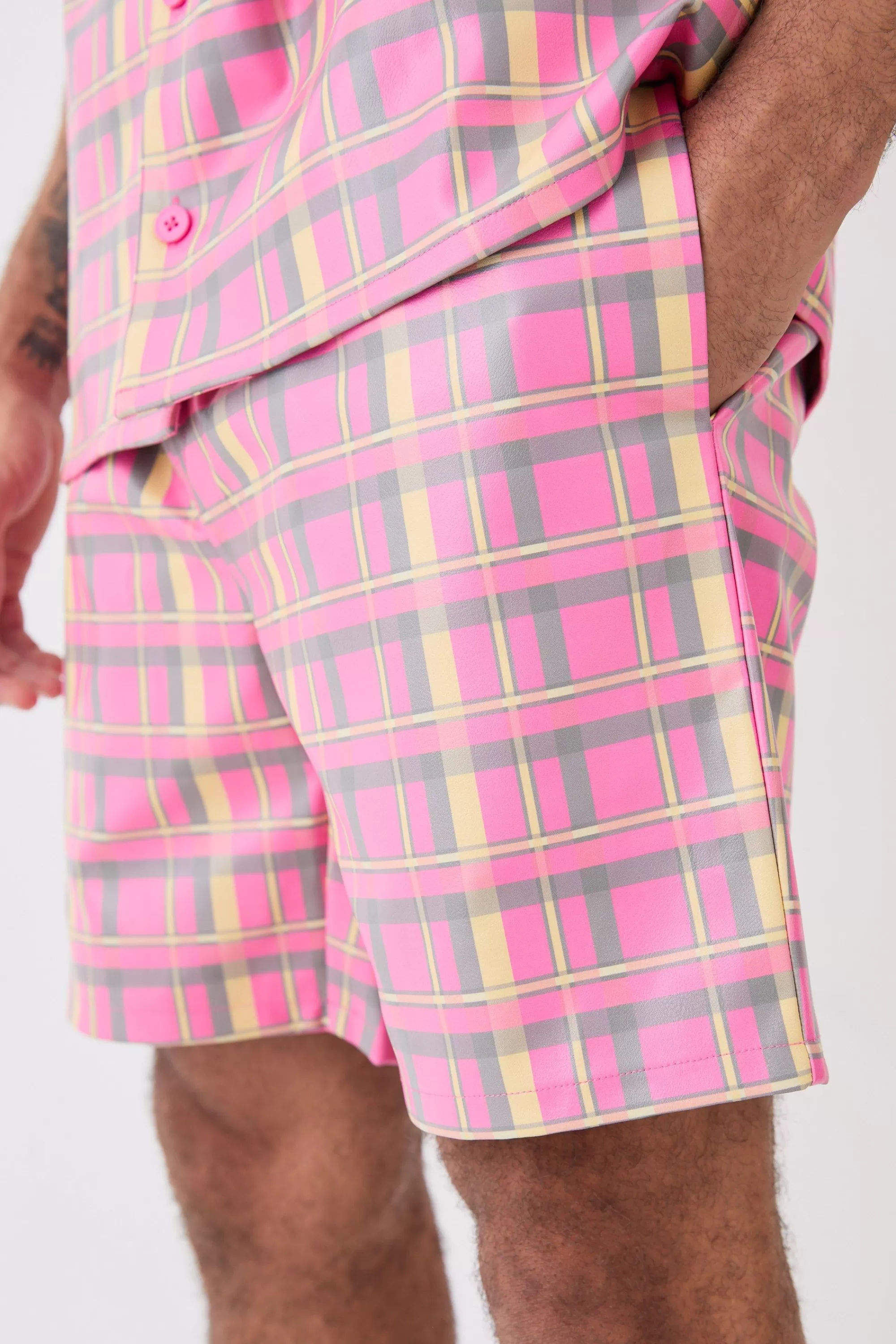 boohooMAN Short Sleeve Oversized Check Pu Shirt Set | UK