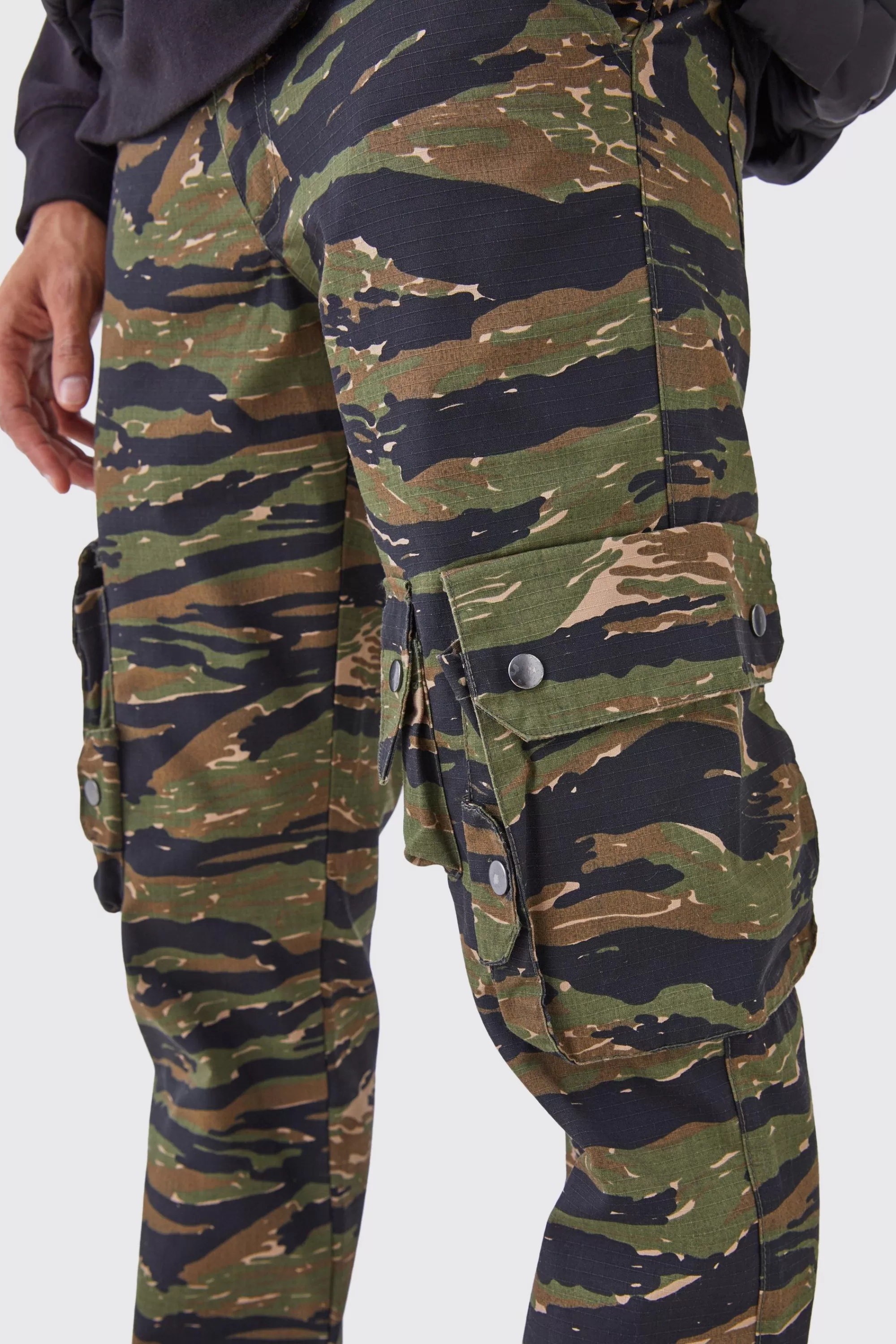 boohooMAN Straight 3d Cargo Camo Ripstop Trouser With Popper Hem | UK