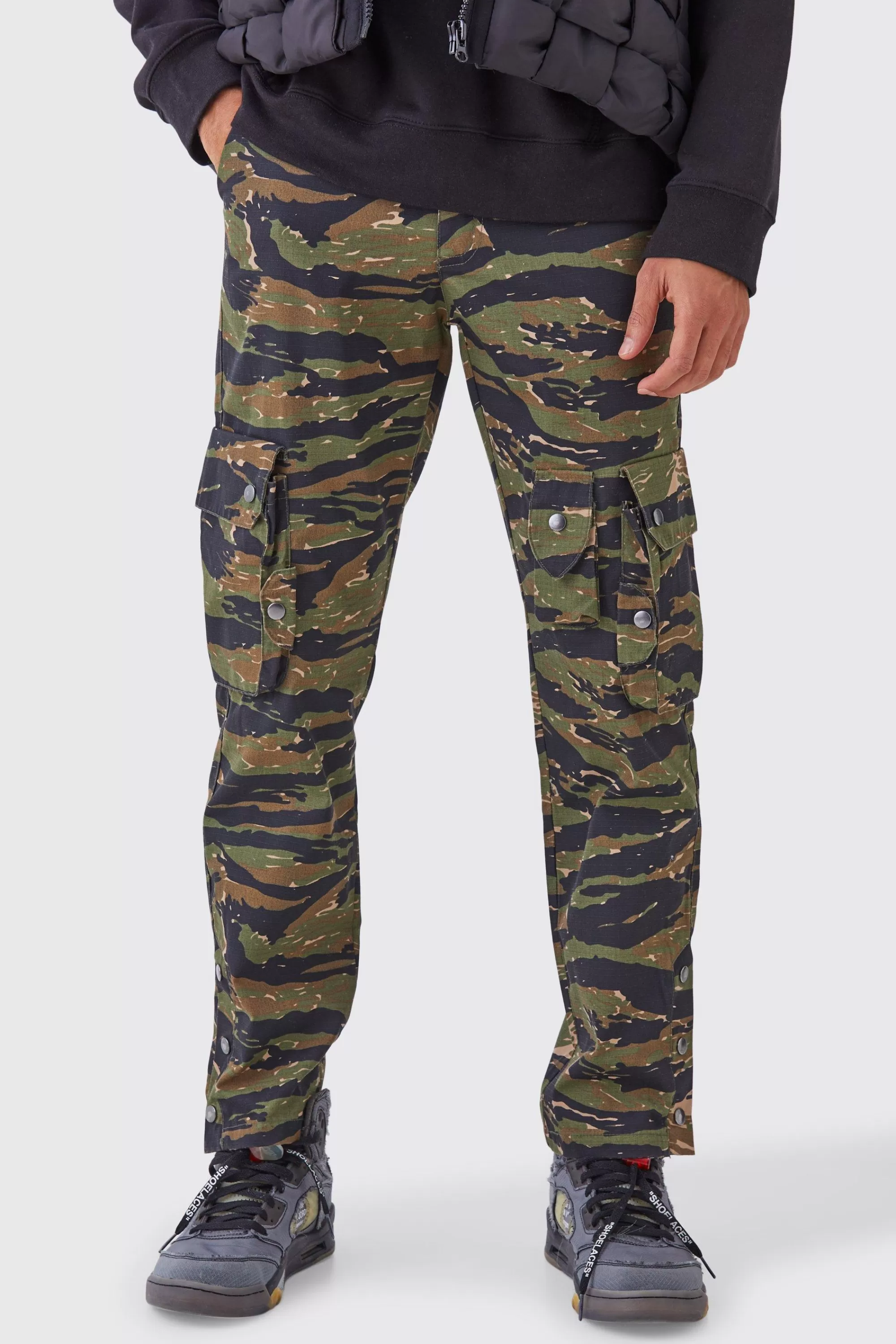 boohooMAN Straight 3d Cargo Camo Ripstop Trouser With Popper Hem | UK