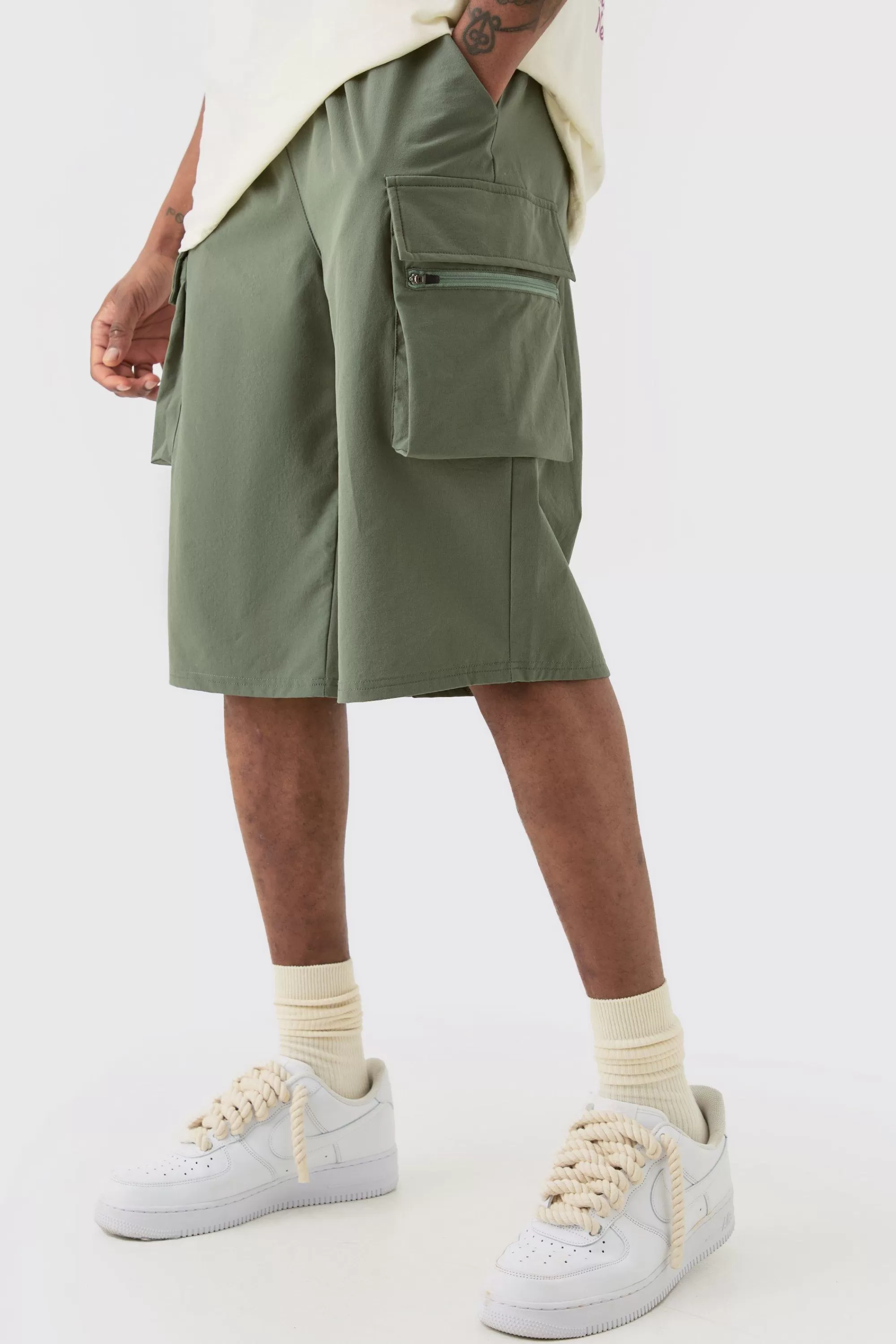 boohooMAN Tall Elasticated Waist Relaxed Lightweight Stretch Cargo Short | UK