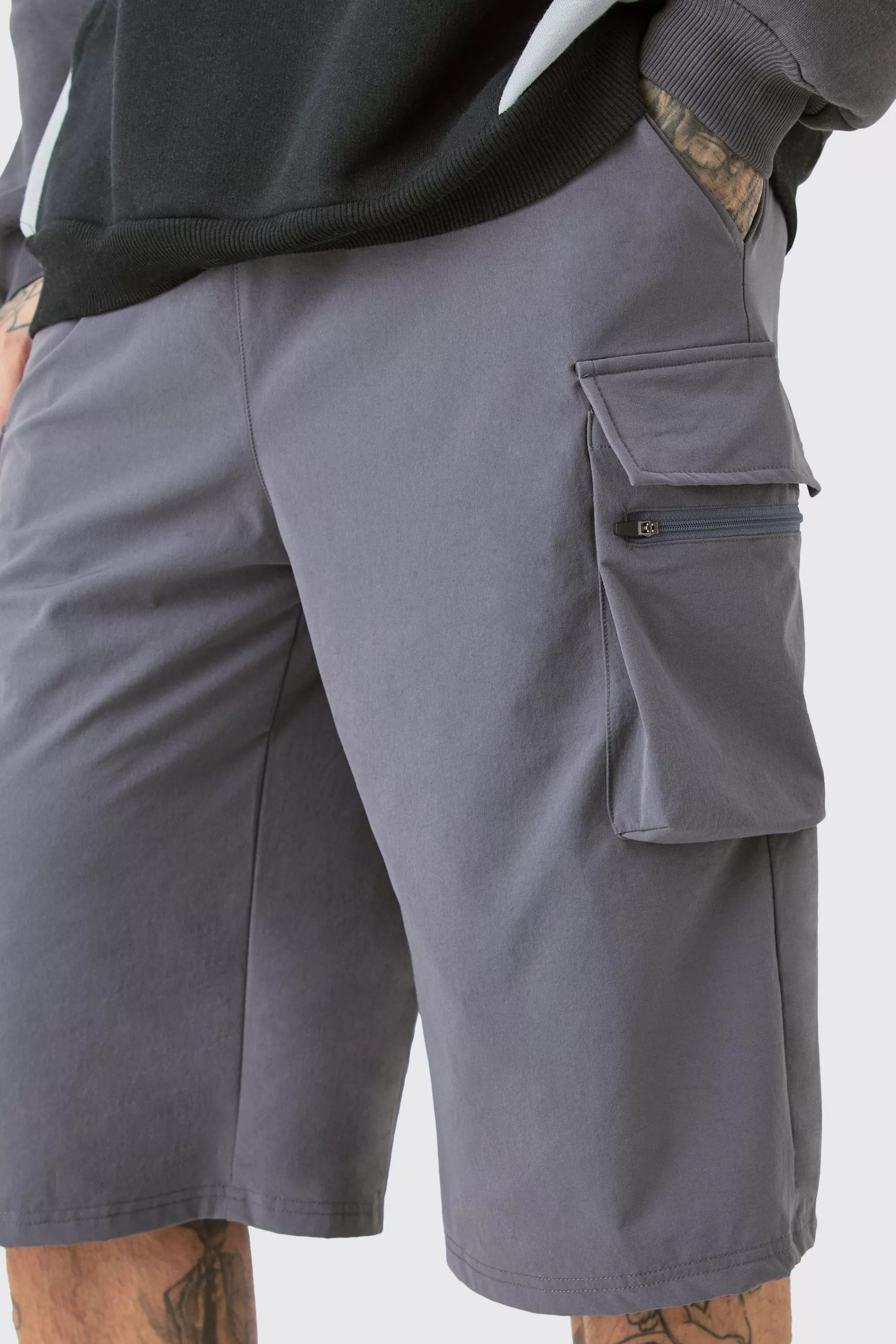 boohooMAN Tall Elasticated Waist Relaxed Lightweight Stretch Cargo Short | UK