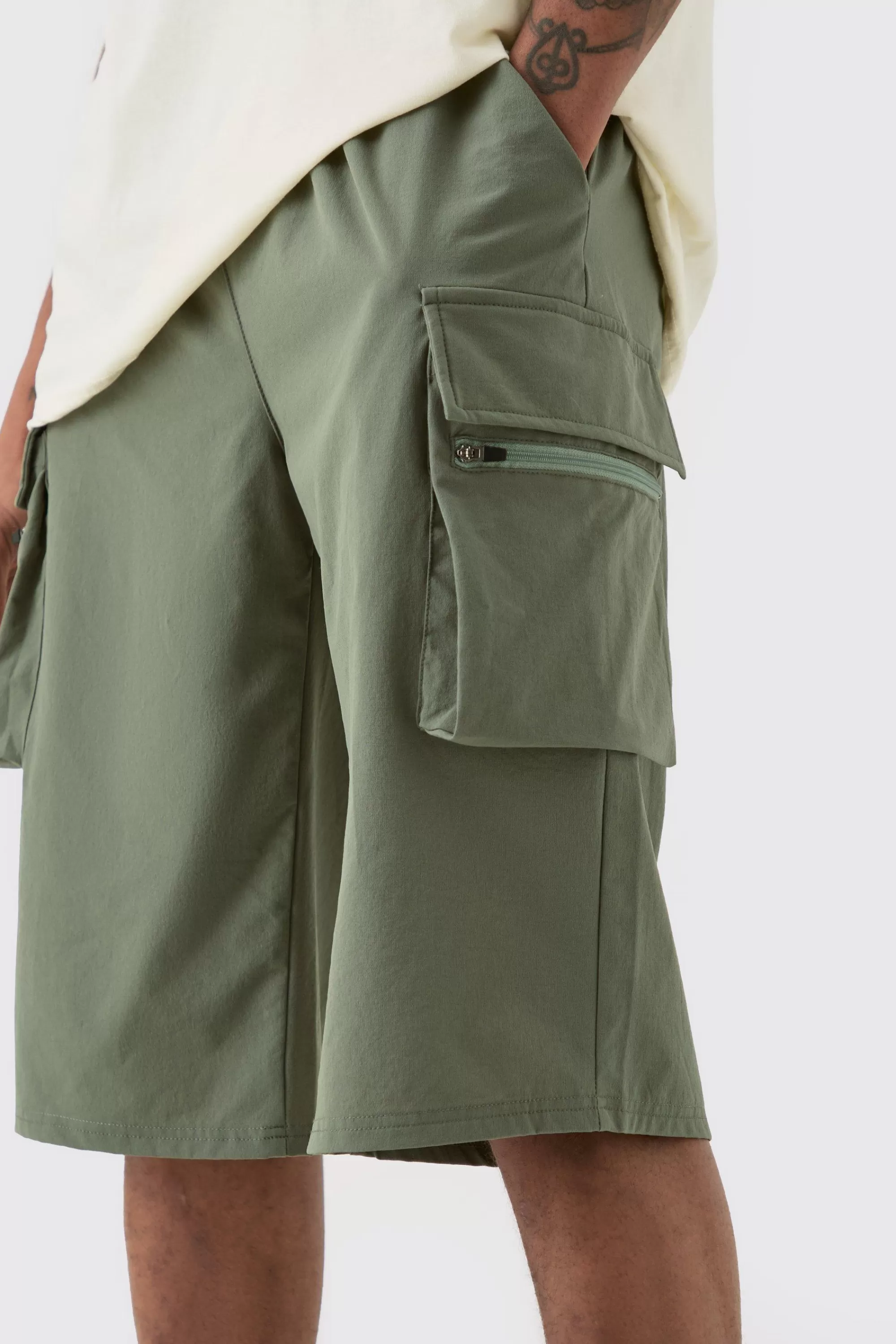boohooMAN Tall Elasticated Waist Relaxed Lightweight Stretch Cargo Short | UK