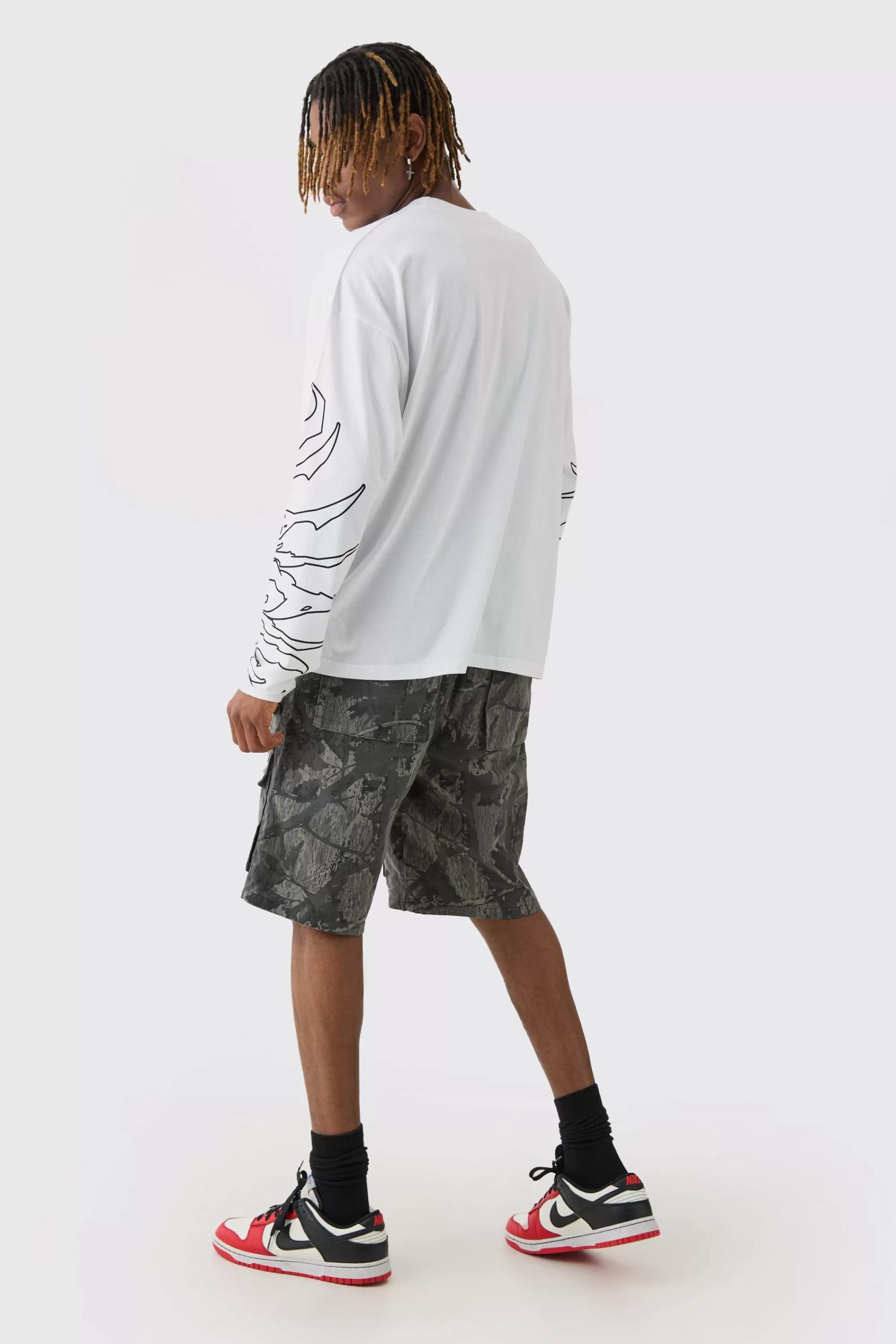 boohooMAN Tall Graphic Long Sleeve T-Shirt | UK