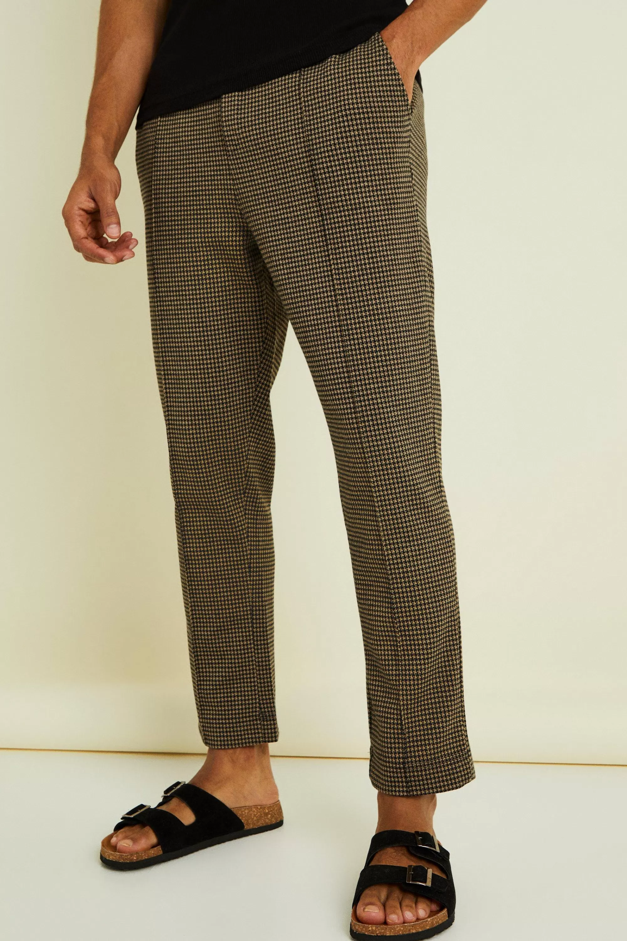 boohooMAN Tapered Crop Pintuck Elasticated Waist Smart Jogger | UK