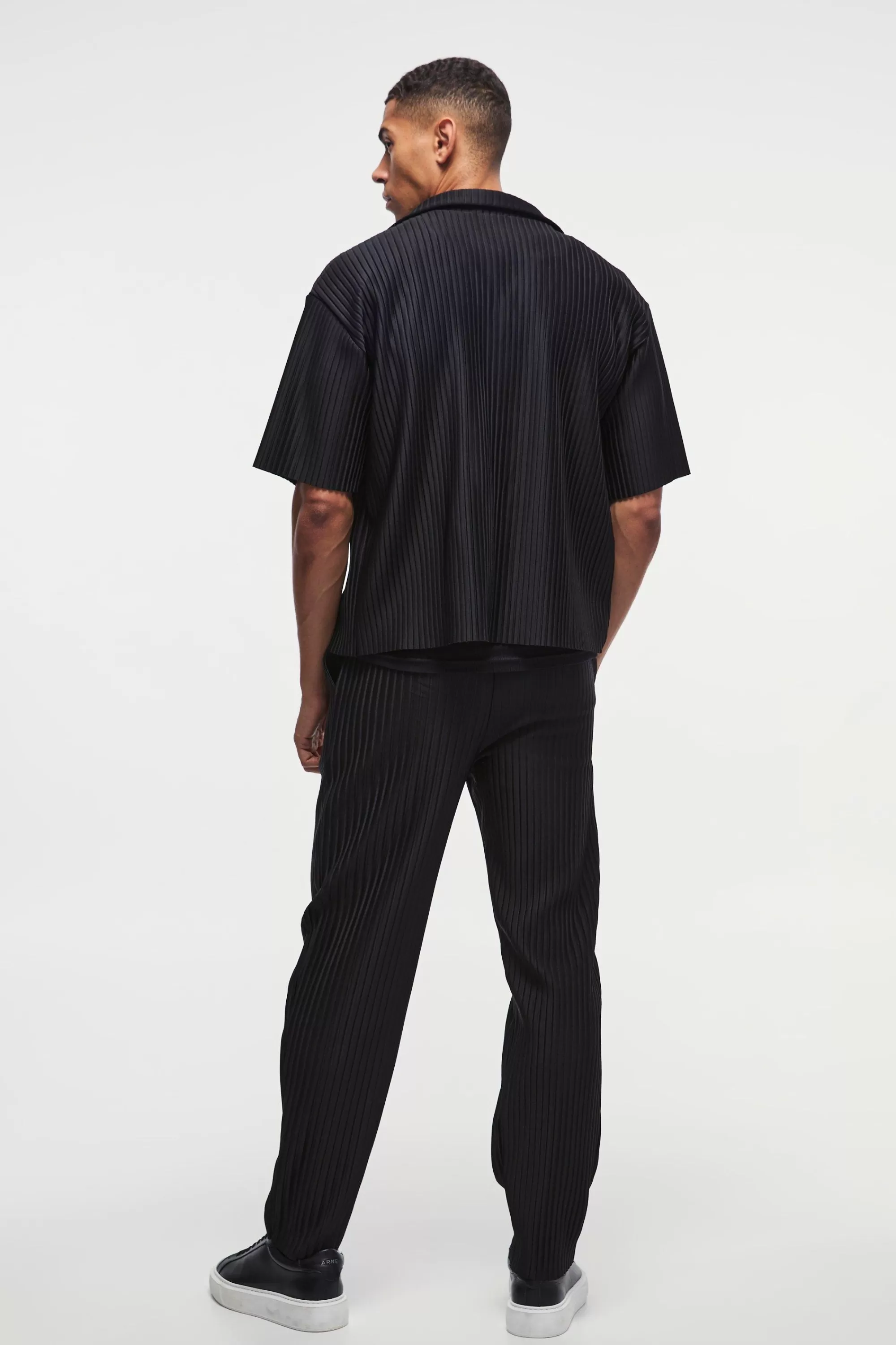 boohooMAN Tapered Fit Elasticated Waist Pleated Trouser | UK