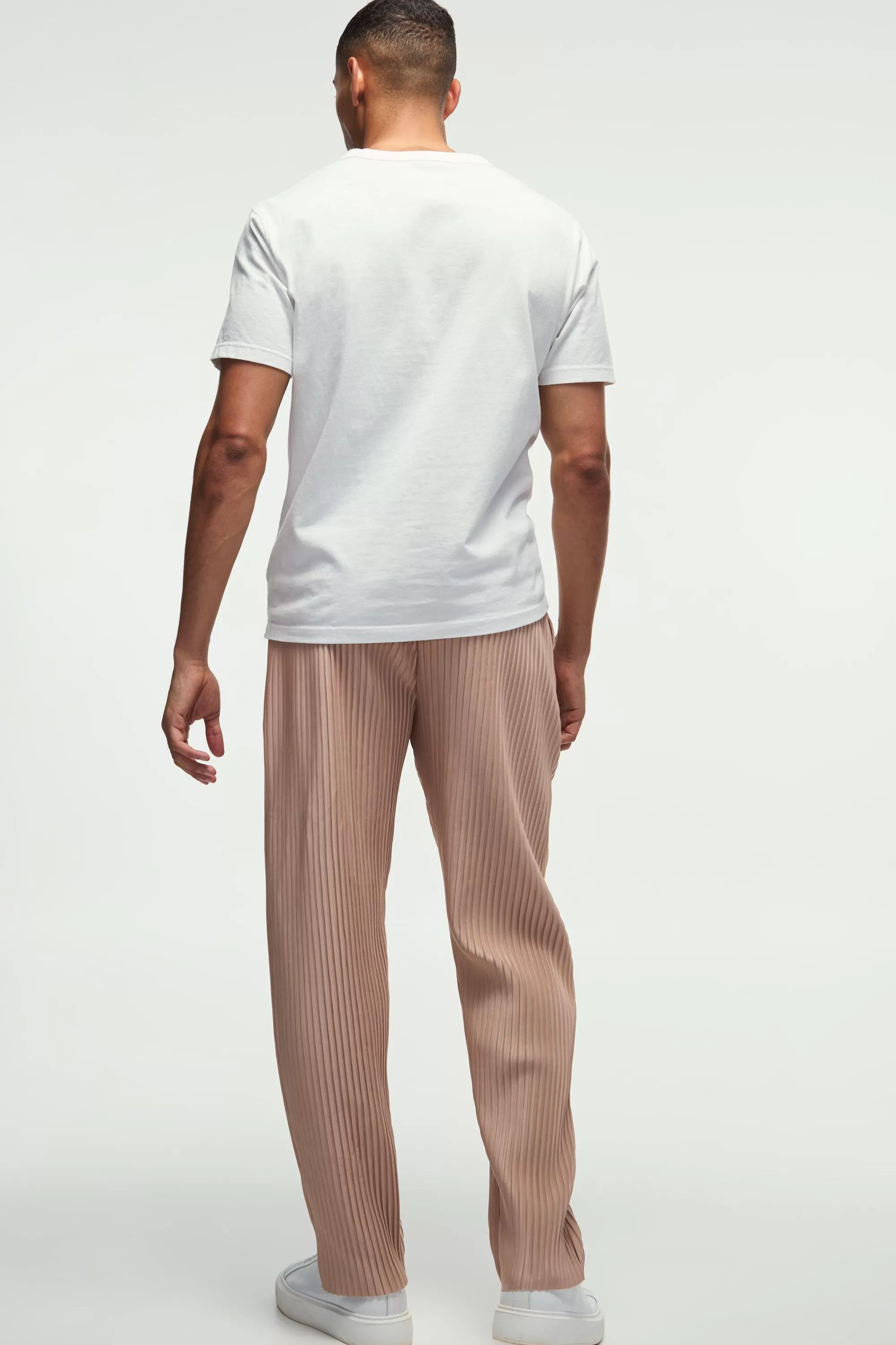 boohooMAN Tapered Fit Elasticated Waist Pleated Trouser | UK