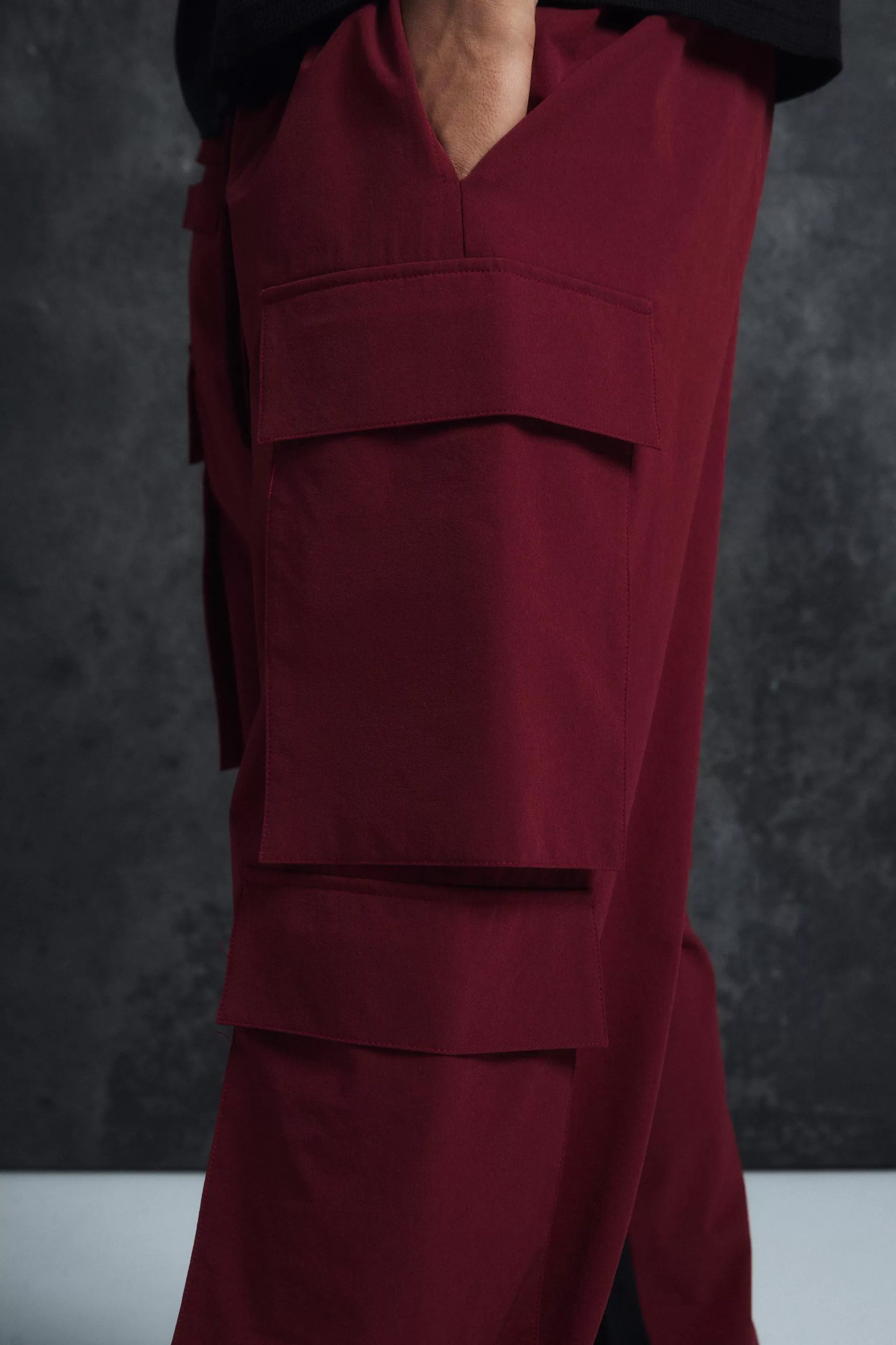 boohooMAN Trippie Redd Elasticated Waist Relaxed Technical Stretch Cargo Trousers | UK