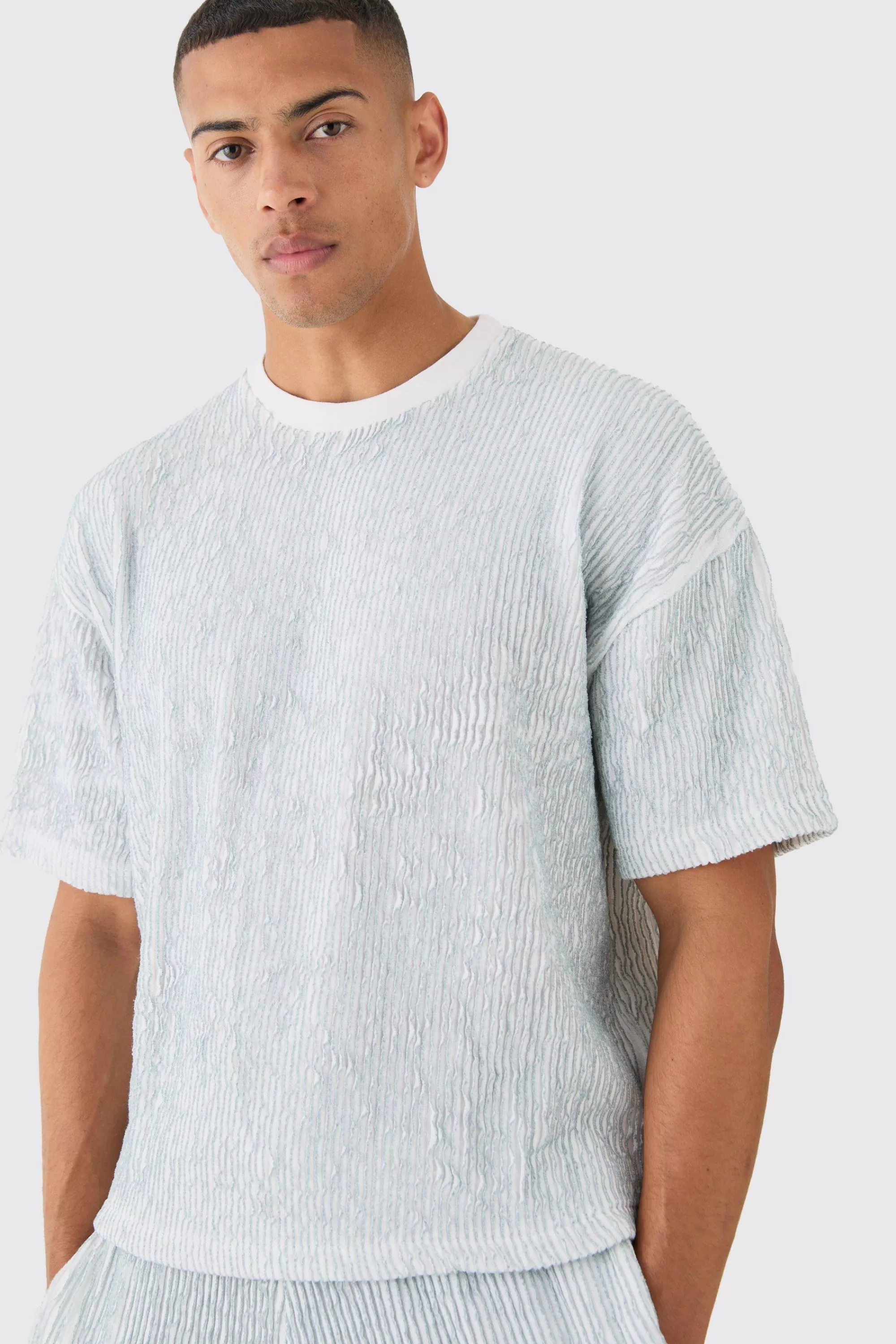 boohooMAN Two Tone Boxy Ripple Pleated T-shirt And Short | UK