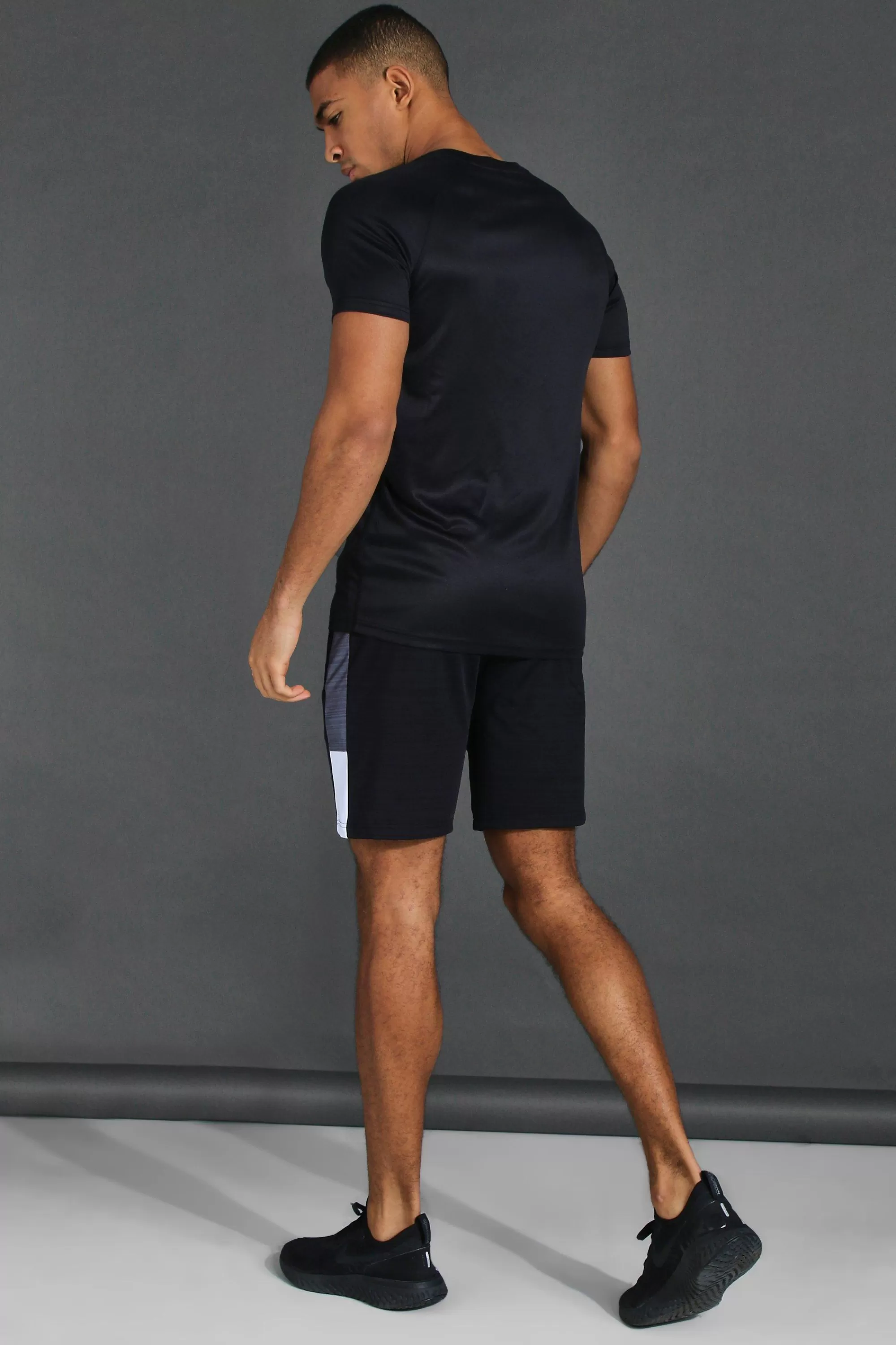 boohooMAN Man Active Gym 2 Pack Raglan Muscle Fit T-Shirts | UK multi Outlet