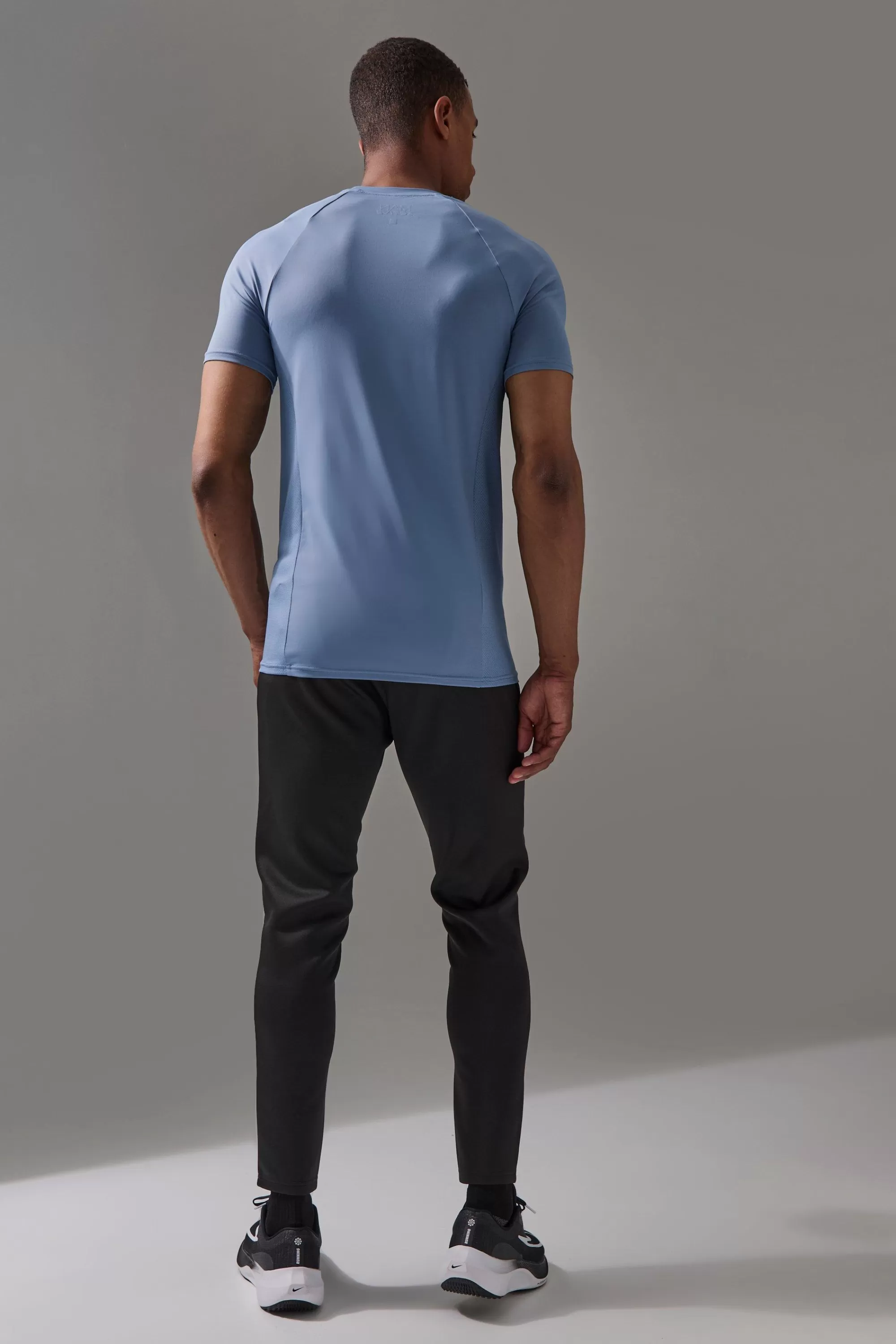 boohooMAN Man Active Pro Muscle Fit T-shirt | UK blue Hot