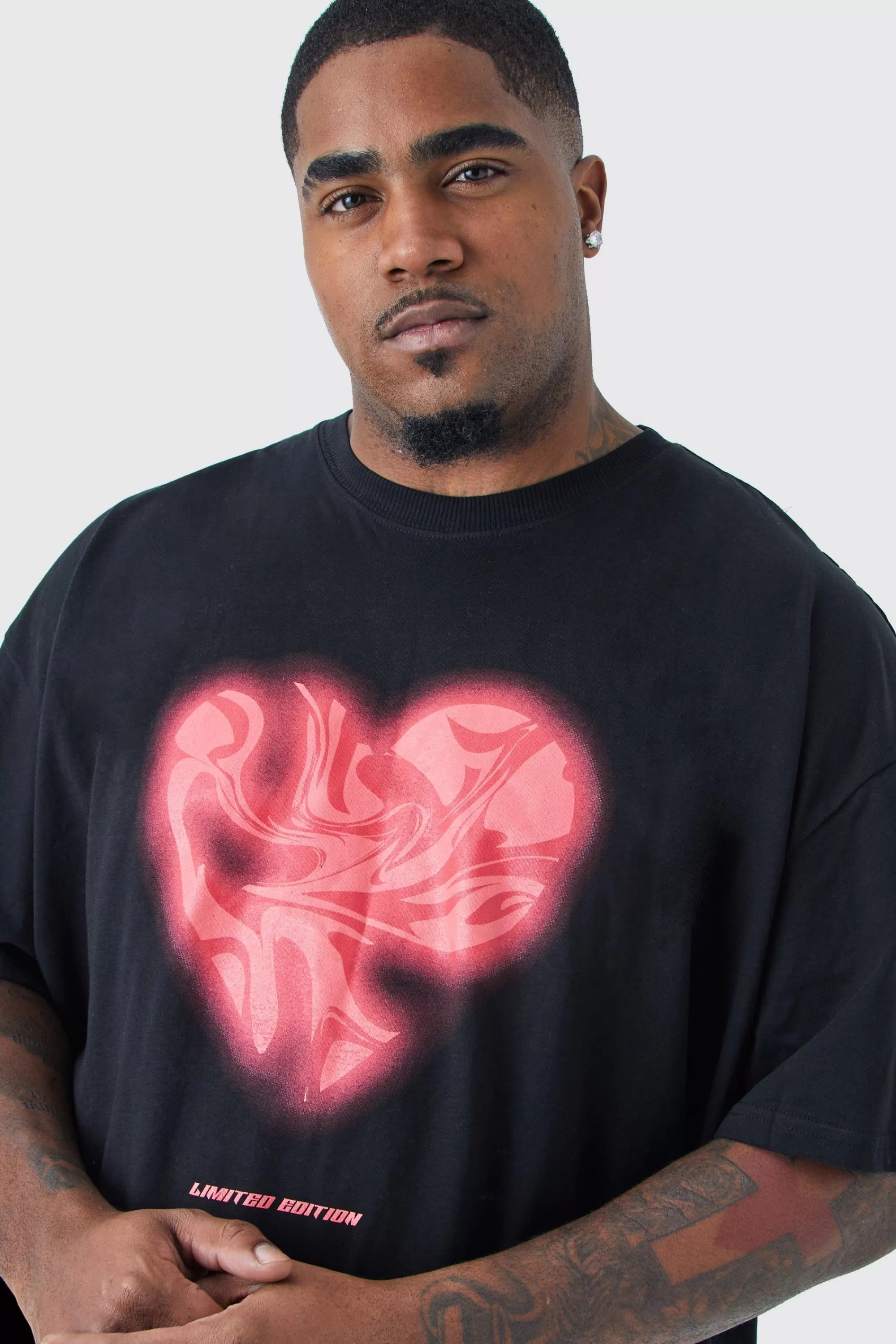 boohooMAN Plus Oversized Marble Heart Graphic T-shirt | UK black Shop