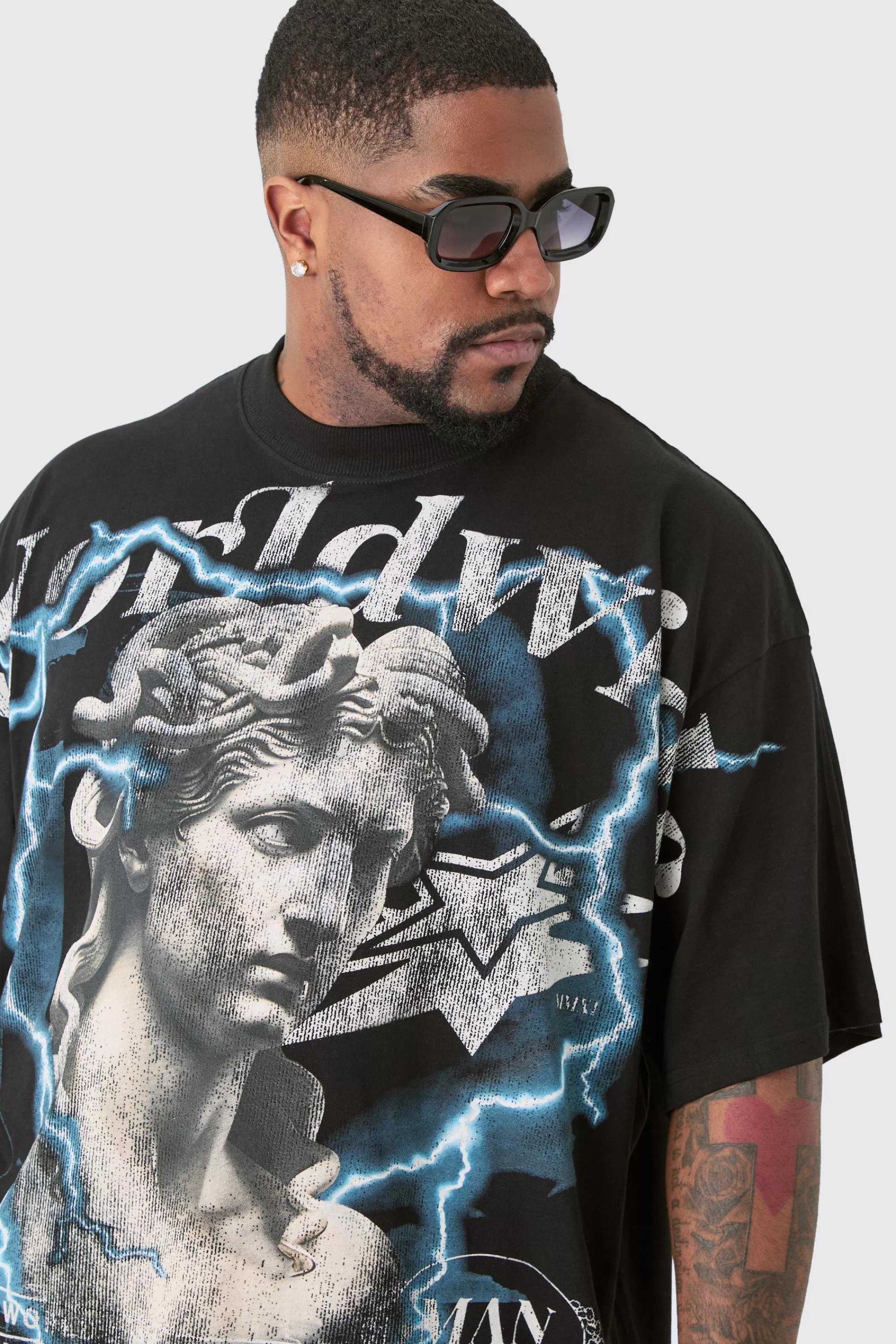 boohooMAN Plus Renaissance Worldwide Over The Seam Graphic T-shirt In | UK black Online