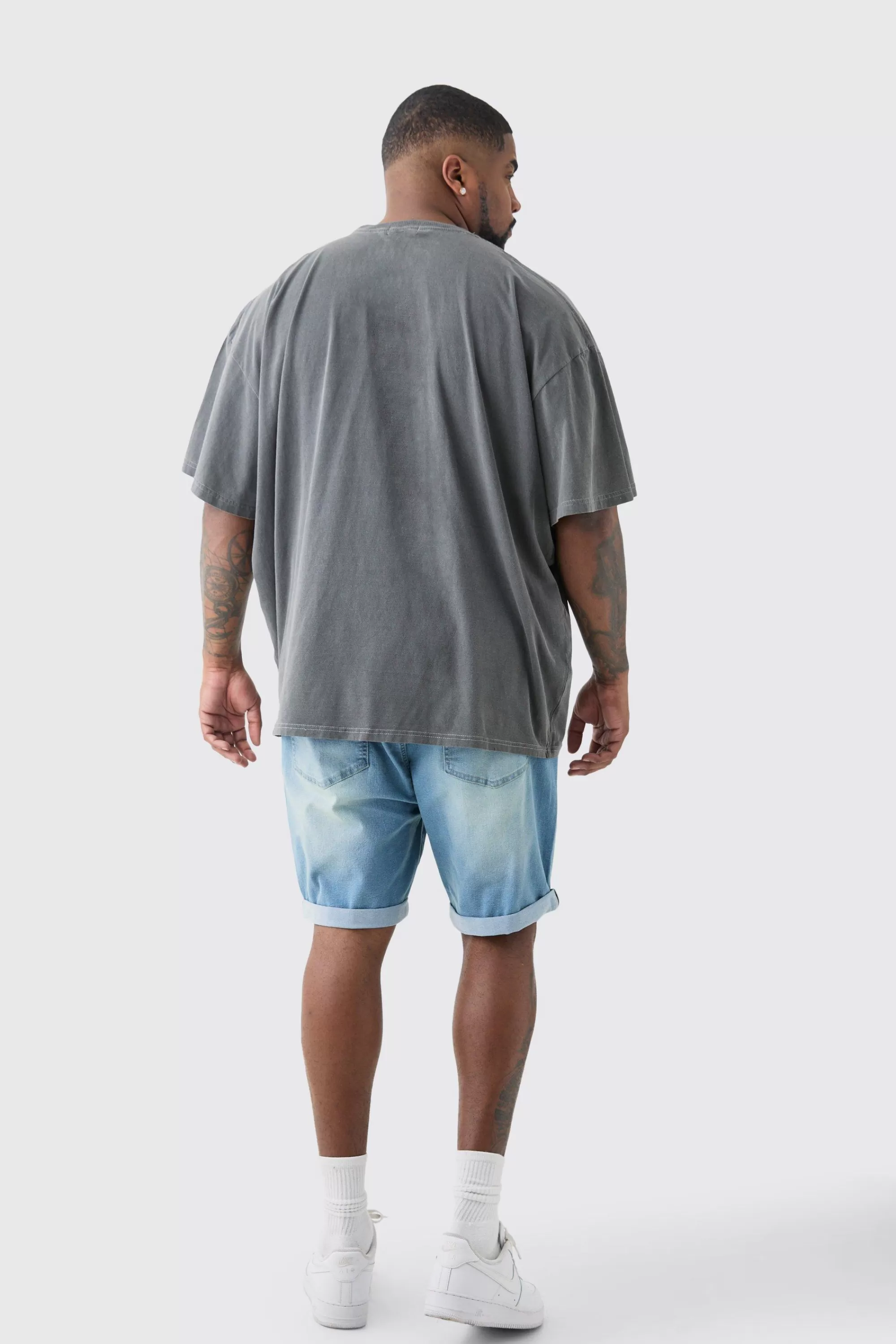 boohooMAN Plus Worldwide Gothic T-shirt In Acid Wash | UK grey Store