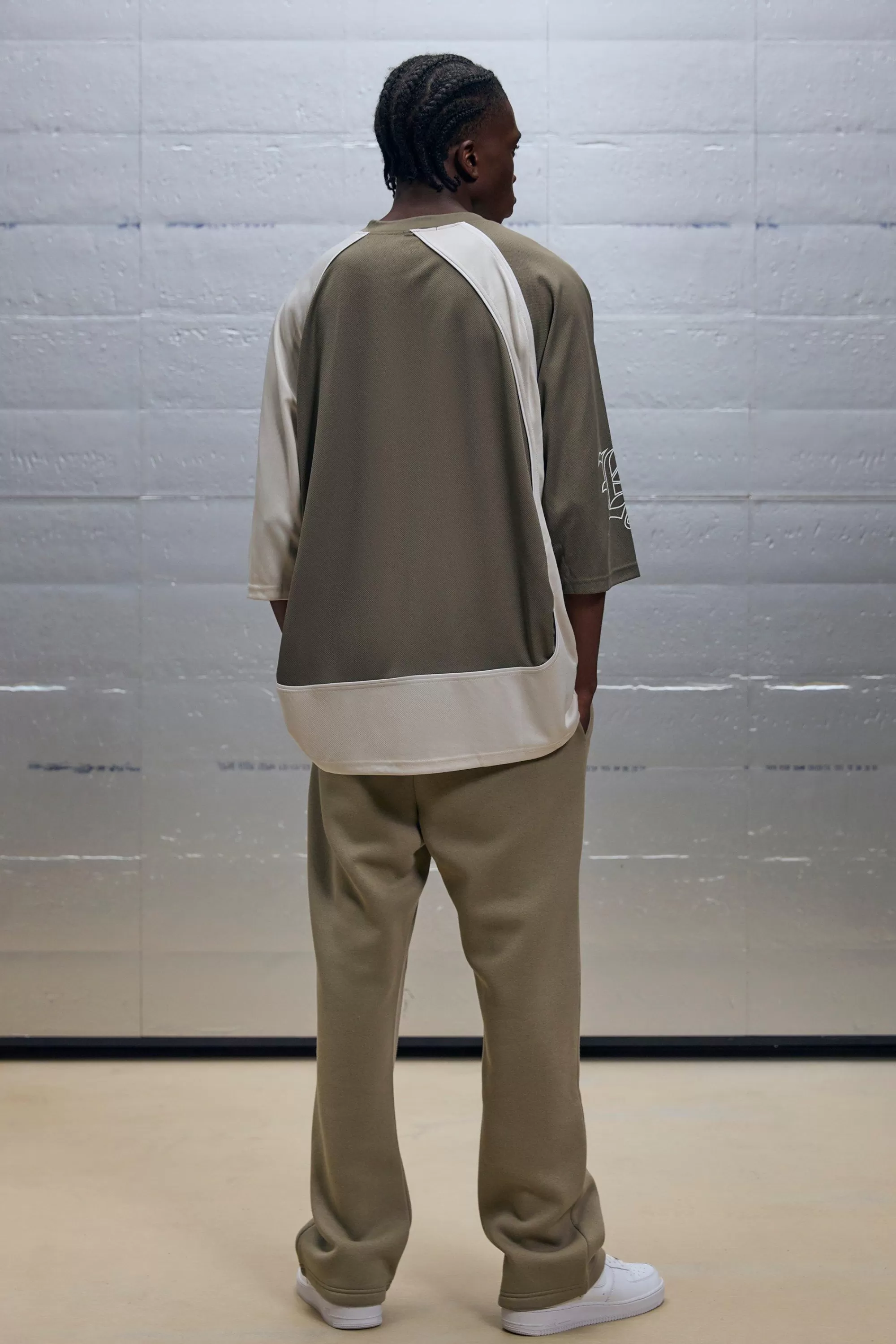 boohooMAN Regular Fit V Neck Mesh Graphic T-Shirt | UK khaki Outlet