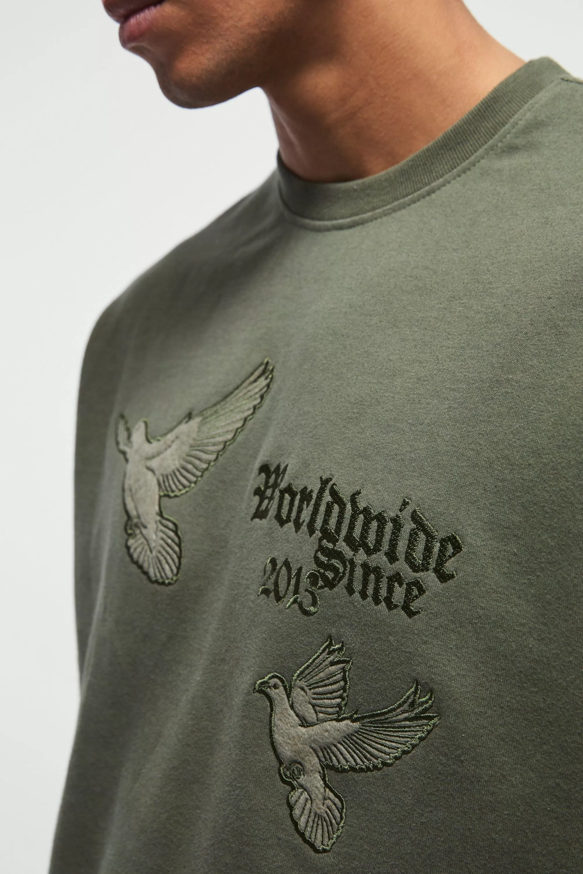 boohooMAN Smart Oversized Boxy Embroidered Interlock T-shirt | UK khaki Store