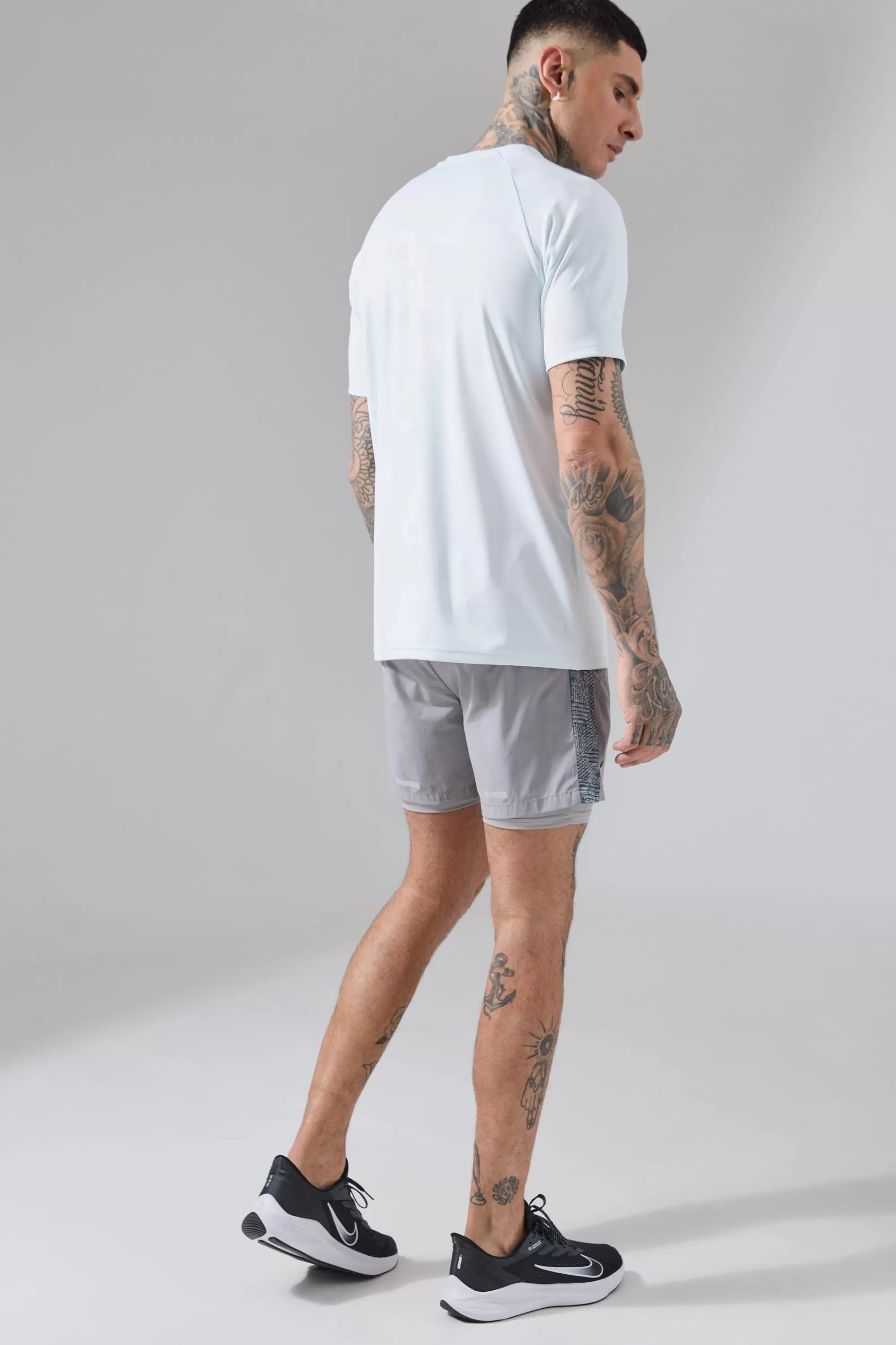 boohooMAN Tall Man Active Camo Raglan Performance T-shirt | UK blue Clearance